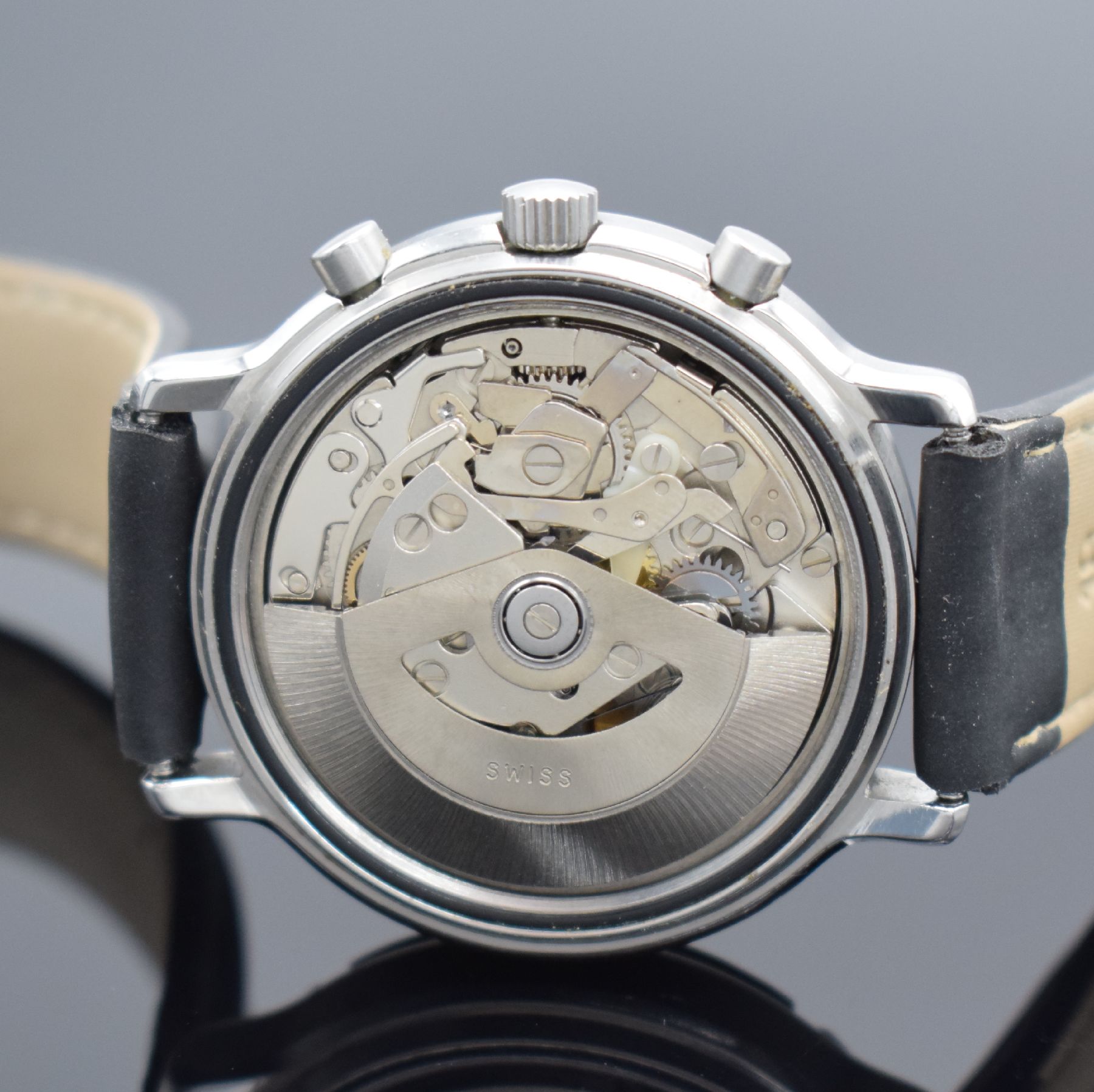 Detail d: DPW U.S. Air Force Key West Herrenarmbanduhr mit Chronograph in Stahl, Schweiz um 1995, Automatik, Boden & Lünette verschr., dunkelblaues Zifferbl. ...