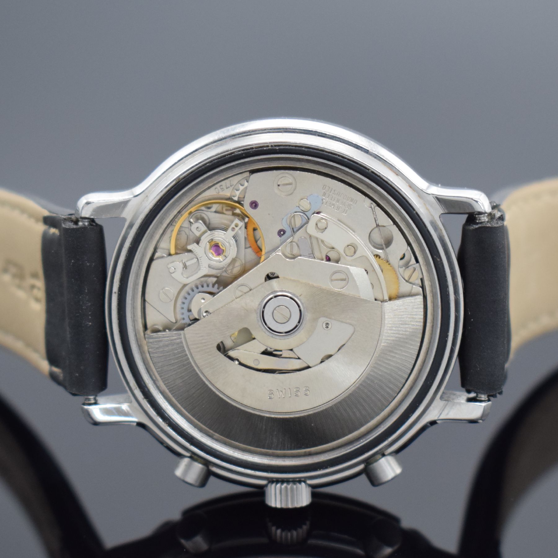 Detail e: DPW U.S. Air Force Key West Herrenarmbanduhr mit Chronograph in Stahl, Schweiz um 1995, Automatik, Boden & Lünette verschr., dunkelblaues Zifferbl. ...