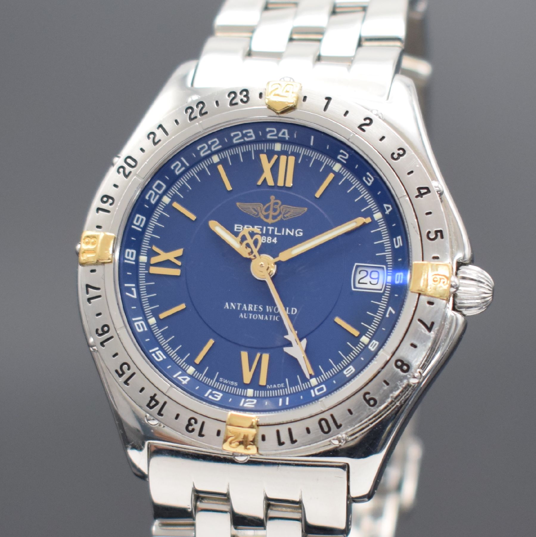 Detail a: BREITLING Antares World Herrenarmbanduhr mit 2er Zeitzone, Schweiz um 1995, Automatik, Ref. B 32047, verschr. Edelstahlgeh. inkl. Pilotband m. ...