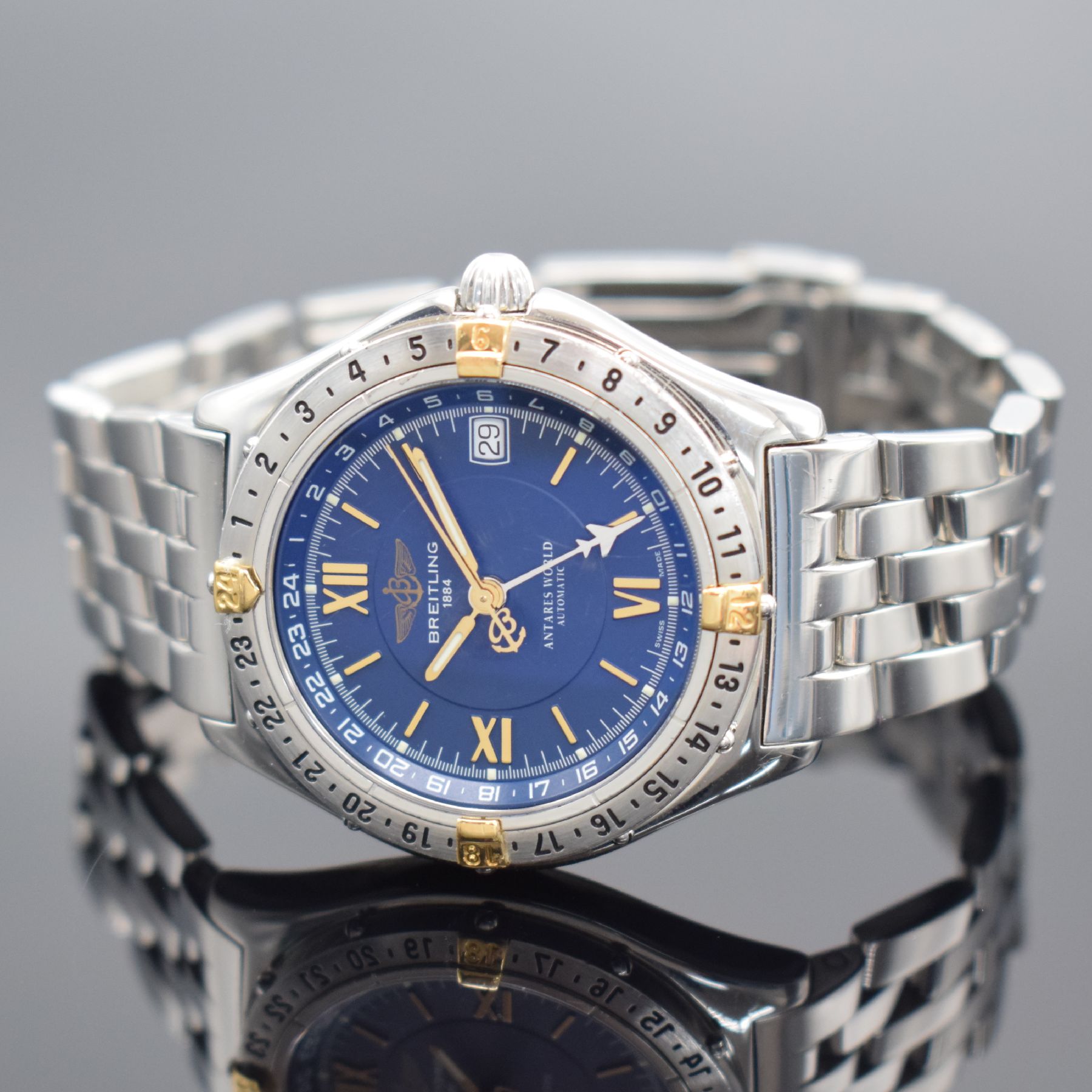 Detail b: BREITLING Antares World Herrenarmbanduhr mit 2er Zeitzone, Schweiz um 1995, Automatik, Ref. B 32047, verschr. Edelstahlgeh. inkl. Pilotband m. ...