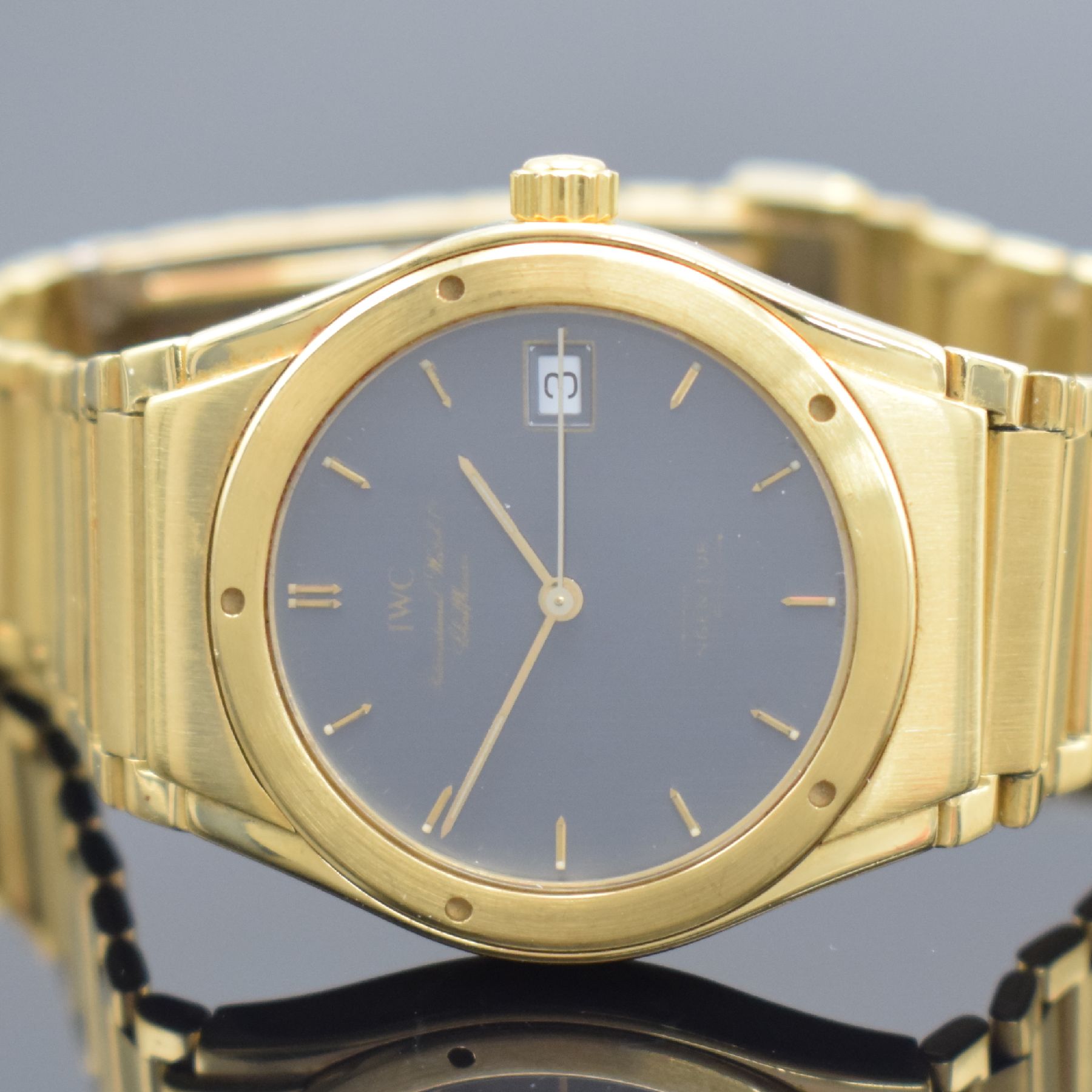 Detail b: IWC Ingenieur Armbanduhr in GG 750/000 mit Goldband, Schweiz um 1985, quarz, massives Goldgeh., unsign. / nummerierter Boden geschr., orig. ...