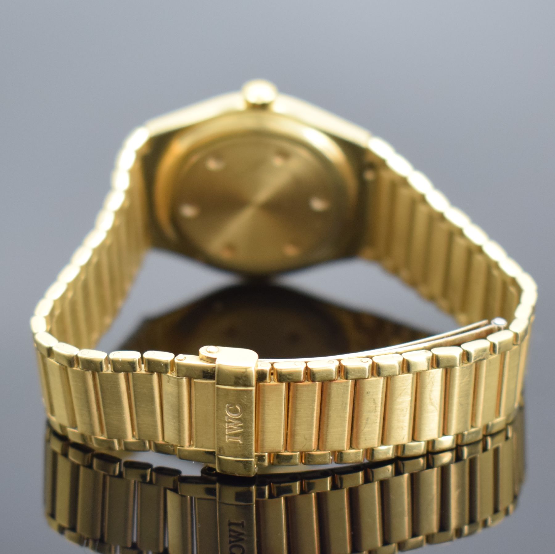 Detail c: IWC Ingenieur Armbanduhr in GG 750/000 mit Goldband, Schweiz um 1985, quarz, massives Goldgeh., unsign. / nummerierter Boden geschr., orig. ...