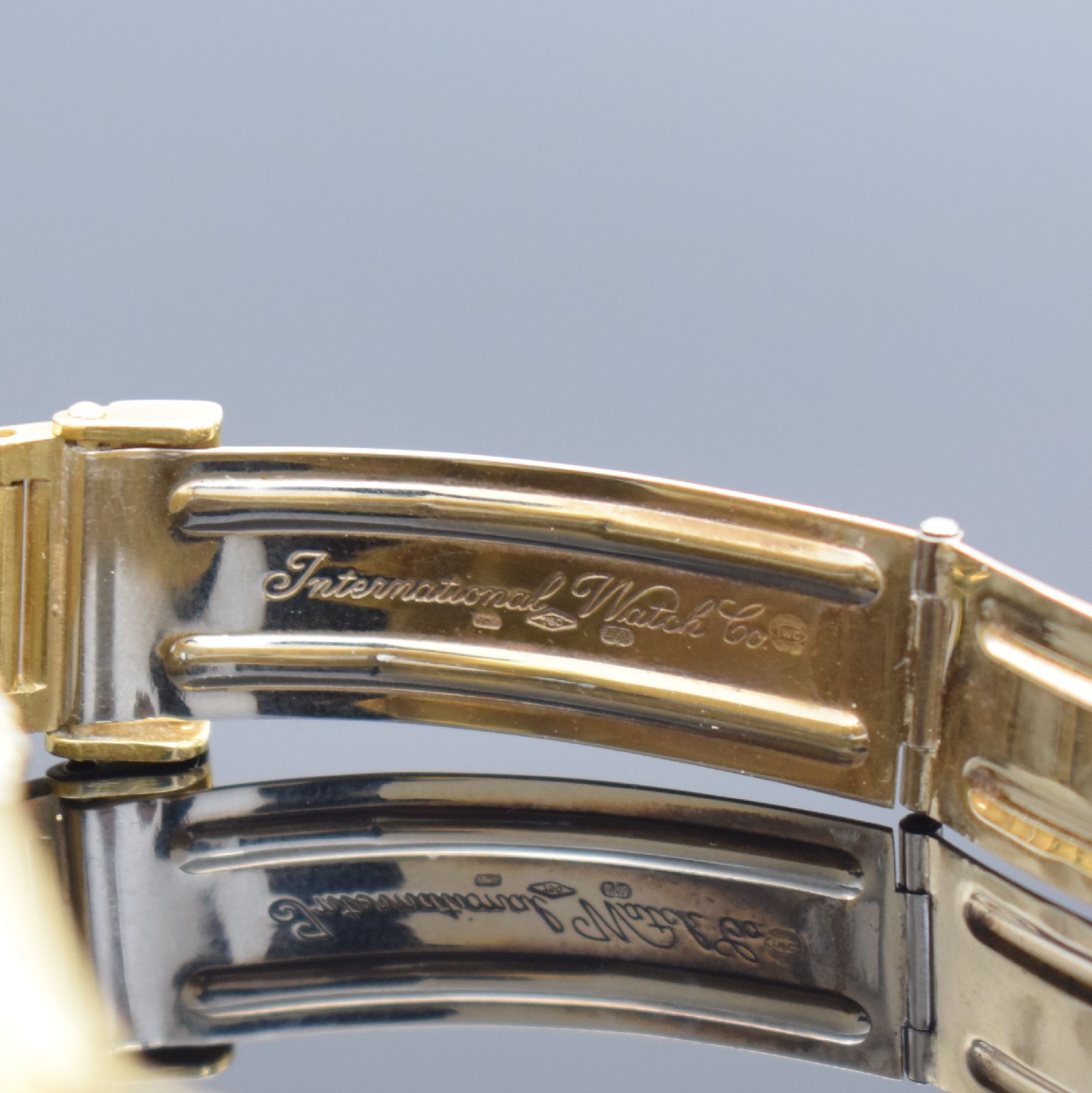 Detail d: IWC Ingenieur Armbanduhr in GG 750/000 mit Goldband, Schweiz um 1985, quarz, massives Goldgeh., unsign. / nummerierter Boden geschr., orig. ...