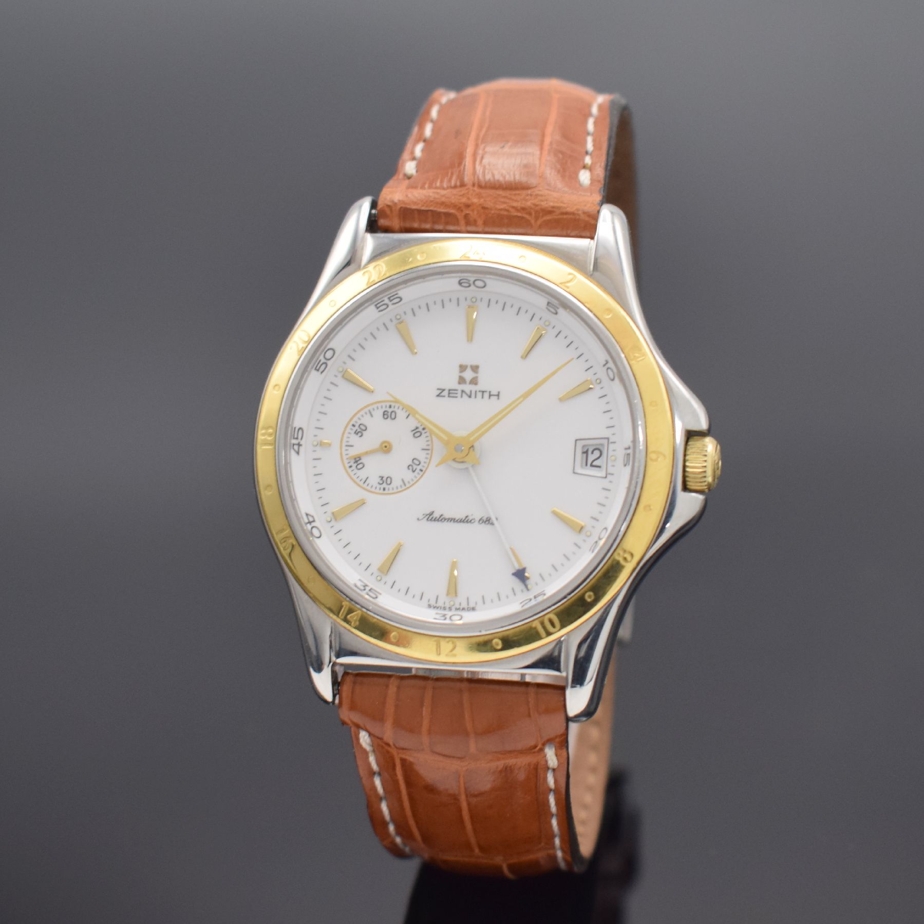 ZENITH Elite GMT Herrenarmbanduhr in Stahl/Gold, Schweiz um 2000, Automatik, Ref. 90/410030 682, Boden aufgedr., orig. Lederband m. orig. Dornschl., ...