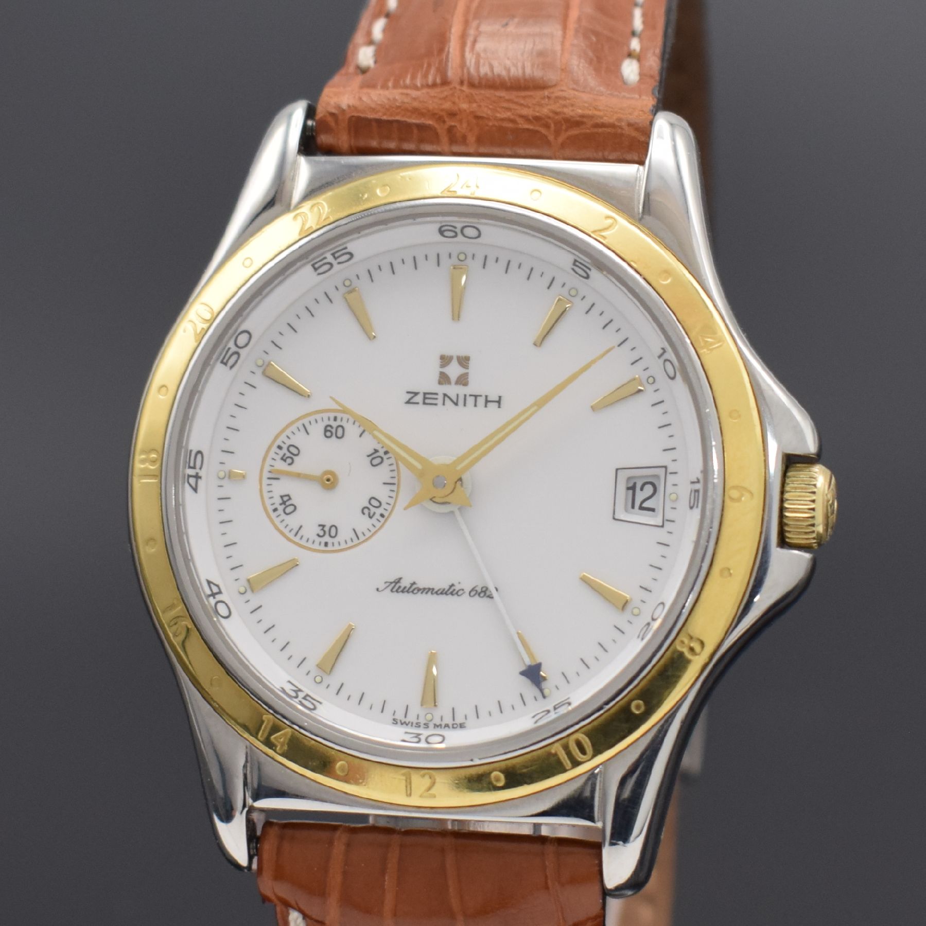 Detail a: ZENITH Elite GMT Herrenarmbanduhr in Stahl/Gold, Schweiz um 2000, Automatik, Ref. 90/410030 682, Boden aufgedr., orig. Lederband m. orig. Dornschl., ...
