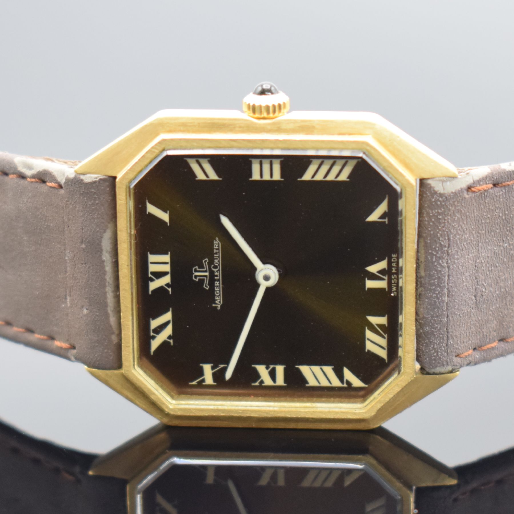 Detail b: Jaeger-LeCoultre Armbanduhr in GG 750/000, Schweiz um 1980, Handaufzug, Ref. 9112.21, 2- teil. Geh., Boden aufgedr., orig. Lederband (nicht vollst.) ...