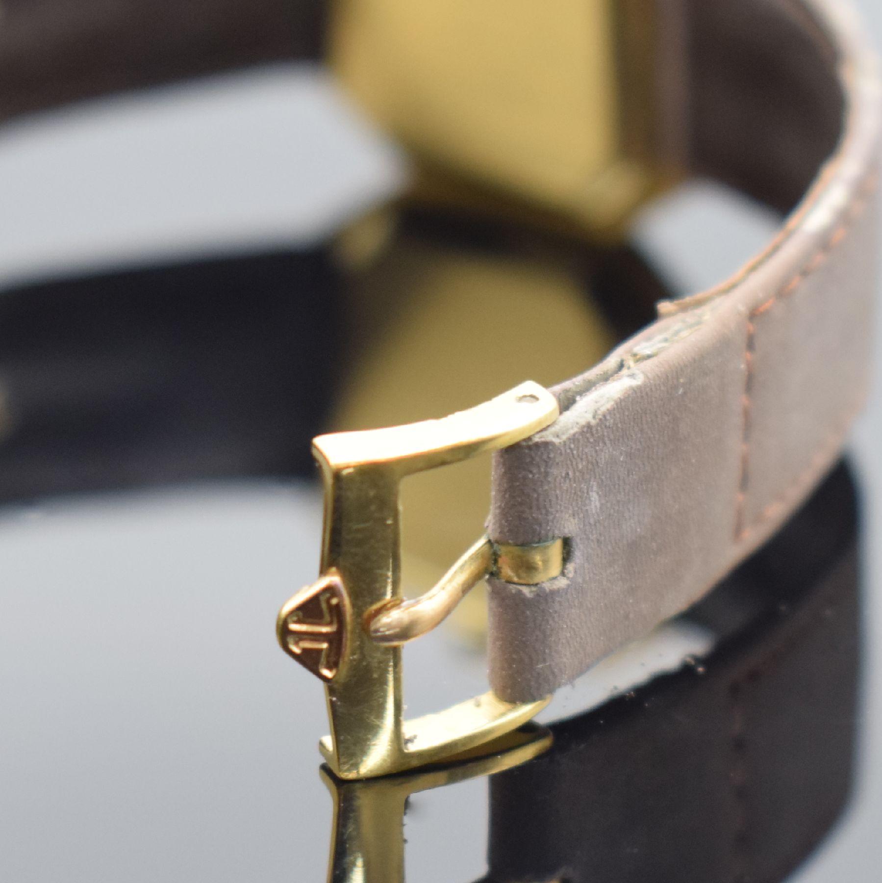 Detail c: Jaeger-LeCoultre Armbanduhr in GG 750/000, Schweiz um 1980, Handaufzug, Ref. 9112.21, 2- teil. Geh., Boden aufgedr., orig. Lederband (nicht vollst.) ...