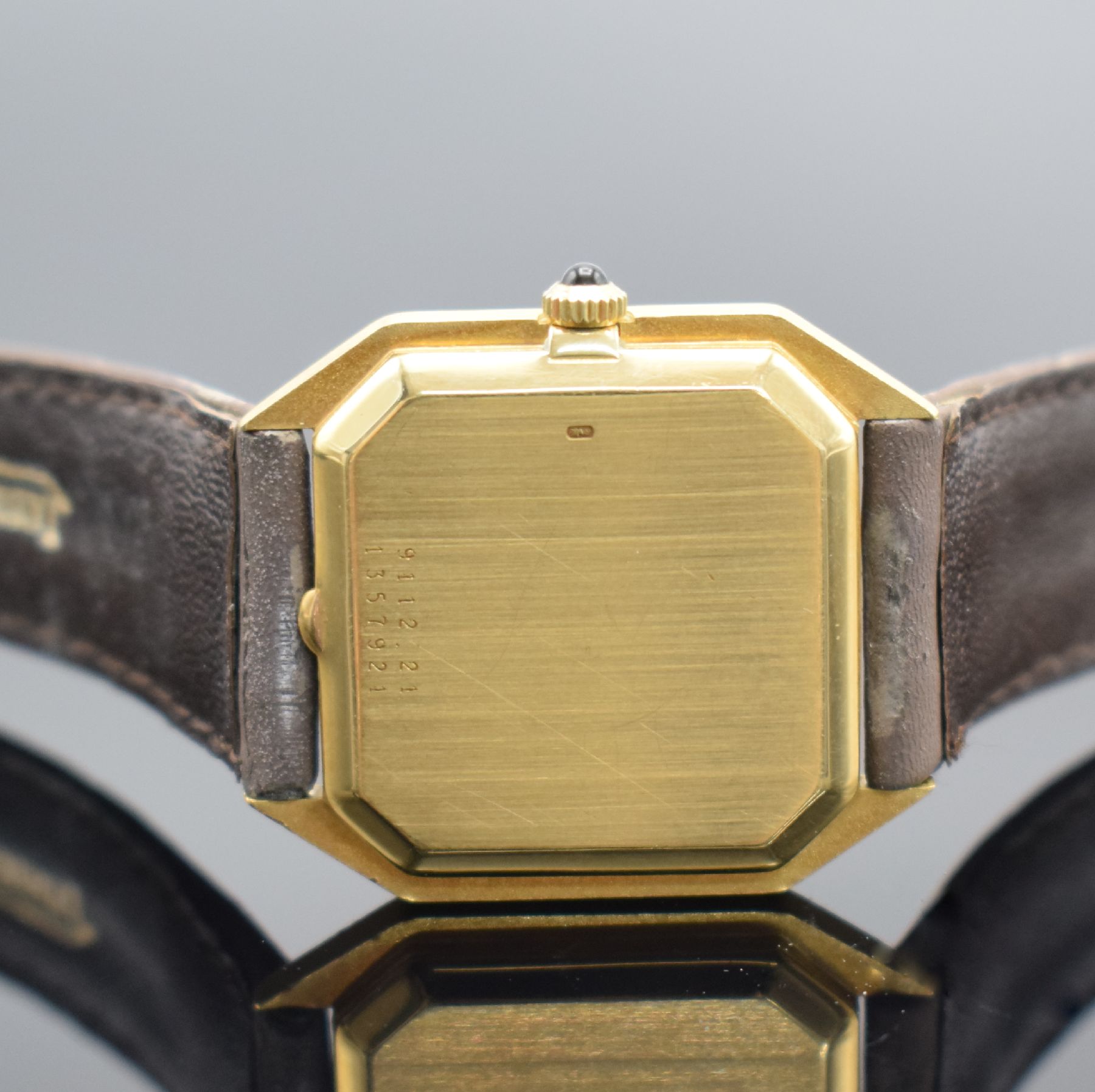 Detail d: Jaeger-LeCoultre Armbanduhr in GG 750/000, Schweiz um 1980, Handaufzug, Ref. 9112.21, 2- teil. Geh., Boden aufgedr., orig. Lederband (nicht vollst.) ...