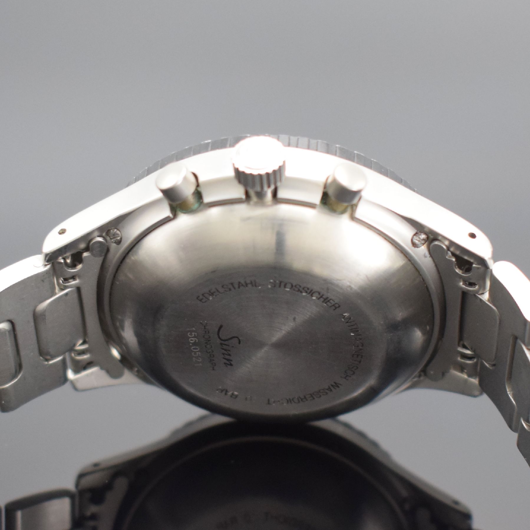 Detail e: SINN 156 Herrenarmbanduhr mit Chronograph, Schweiz um 1990, Automatik, matt. Edelstahl- Stülpgeh., Boden 4-fach verschr. (2x Schr. def. / nicht zu ...