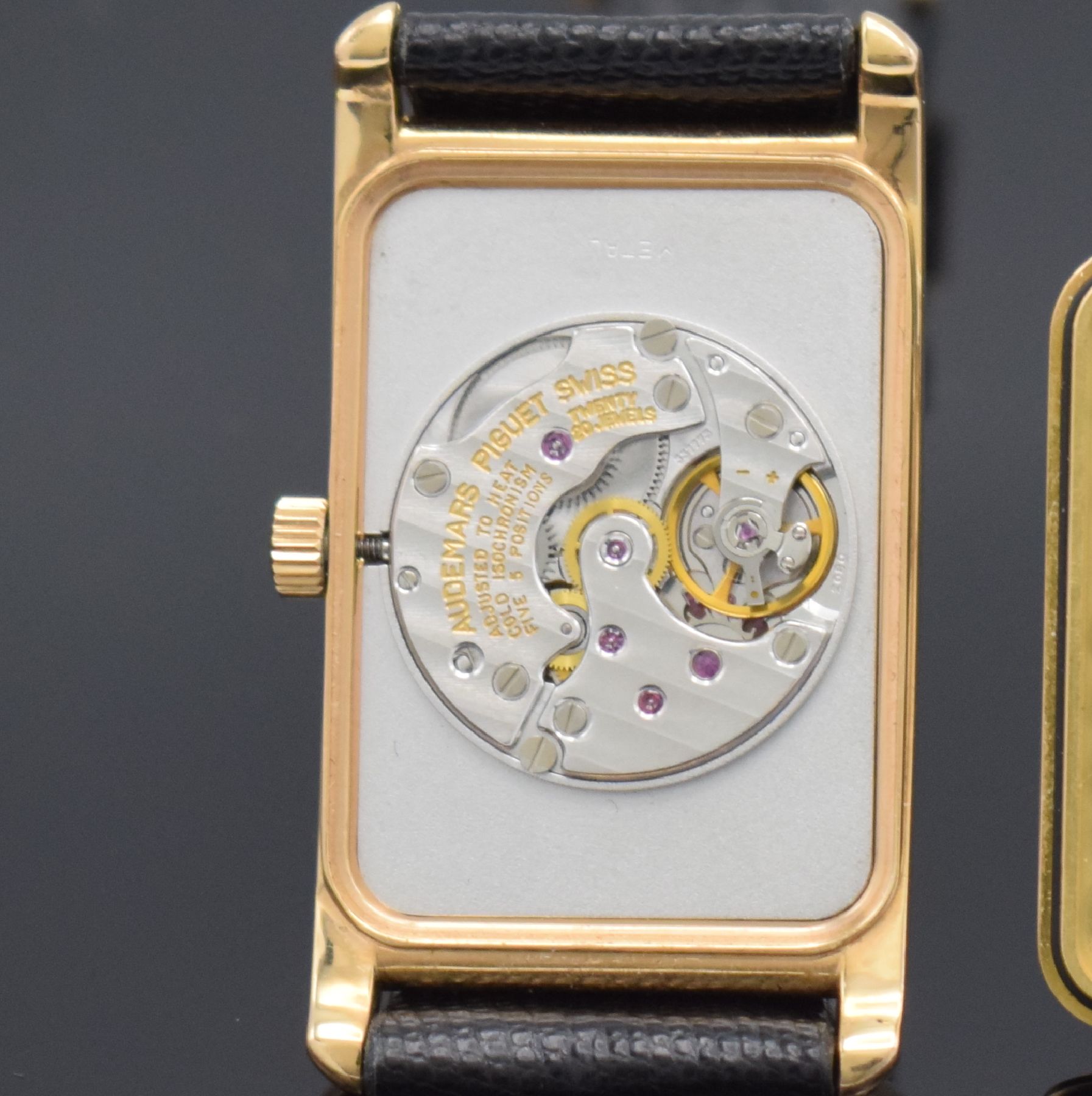 Detail j: AUDEMARS PIGUET Armbanduhr in RoséG 750/000, Schweiz um 1995, Handaufzug, Boden aufgedr., neutr. Lederband m. orig. RoséG 750/000 Dornschl., neutr. ...