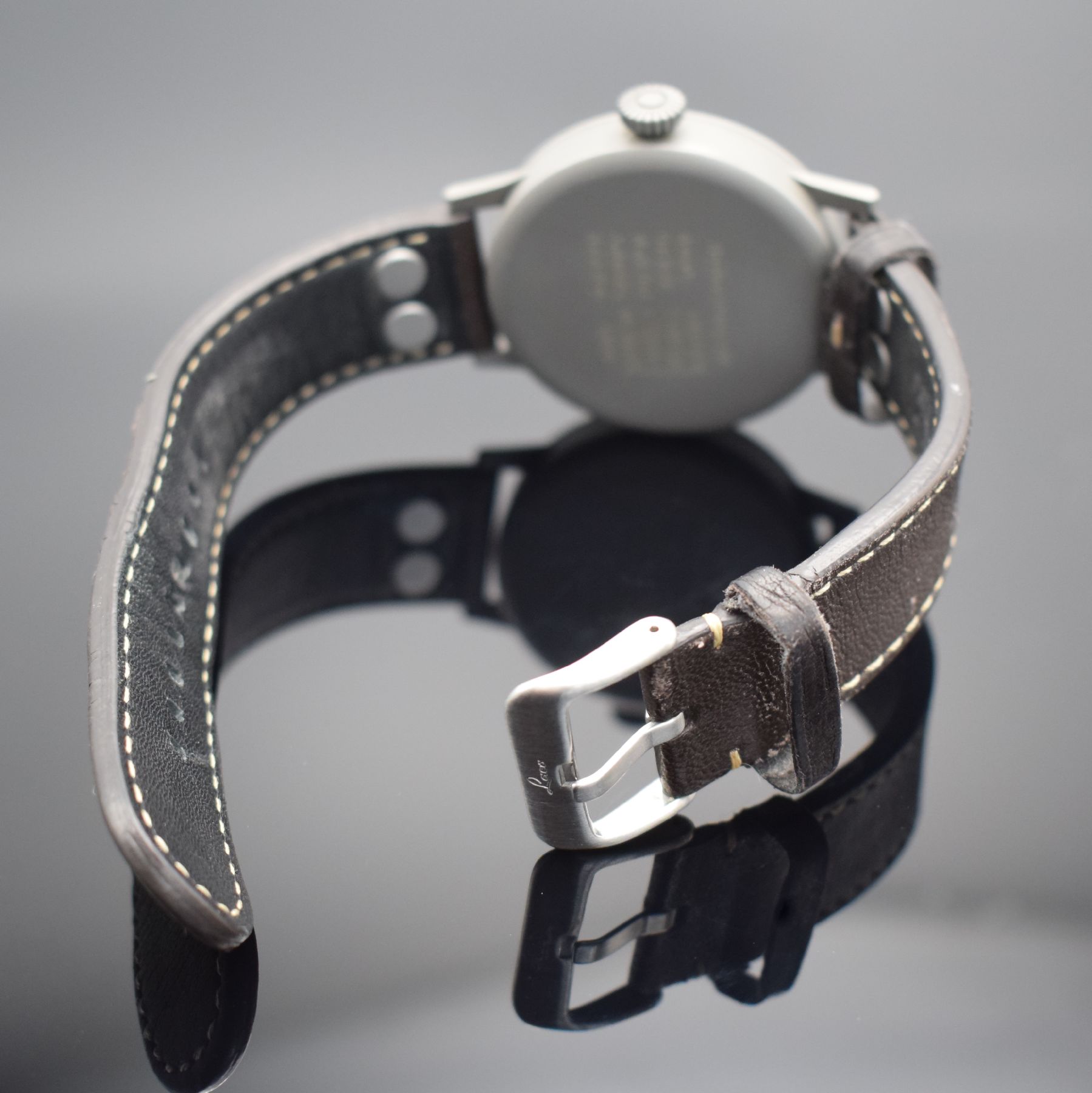 Detail b: LACO Flieger-Beobachtung-Armbanduhr in Stahl, Deutschland/Schweiz lt. orig. Papier verk. 01/2020, Automatik, grau mattiertes Geh. Ref. 861753, Boden ...