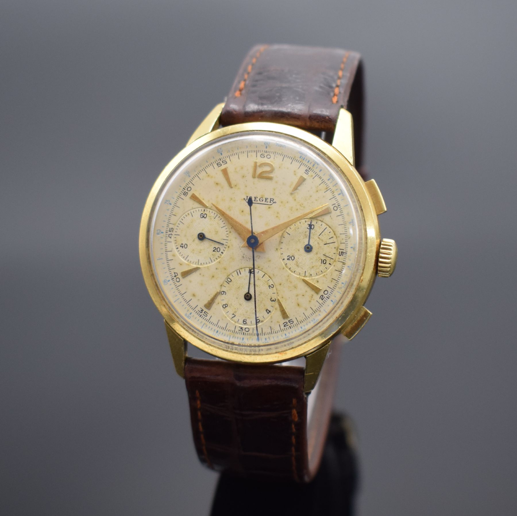 JAEGER Herrenarmbanduhr mit Schaltradchronograph in GG 750/000, Schweiz 1960er Jahre, Handaufzug, Boden m. Widmung & Glasrand aufgedr., silb. ...