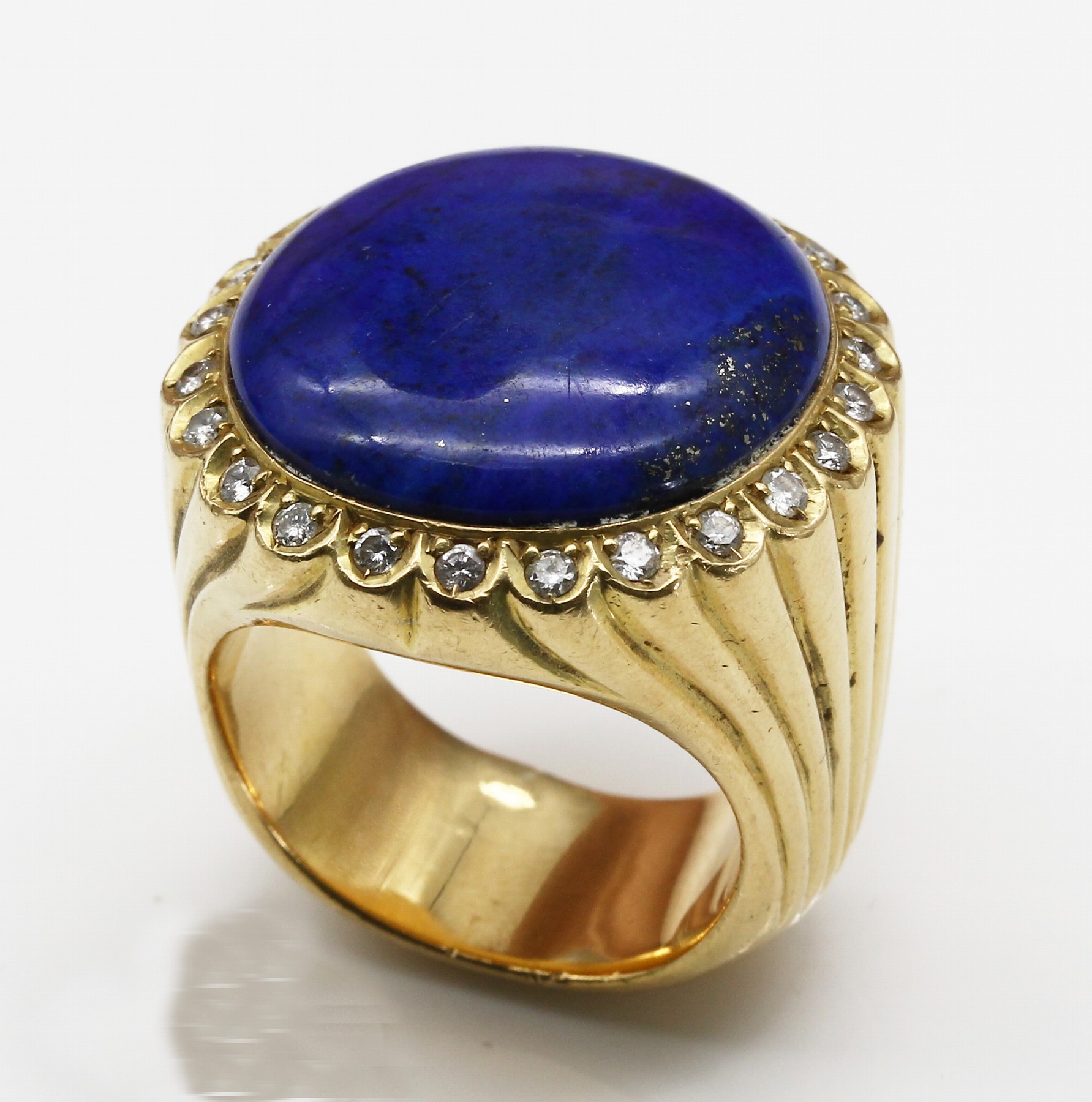 Detail b: 18 kt Gold Lapislazuli Brillant Ring, GG 750/000, gepr., Lapislazuliplatte ca. 24.9 x 23.3 mm umgeben von 22 Brillanten (2 Steine fehlen) zus. ca. ...