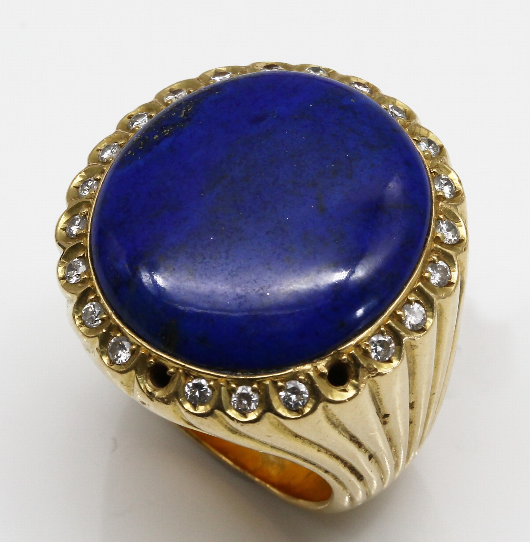 Detail c: 18 kt Gold Lapislazuli Brillant Ring, GG 750/000, gepr., Lapislazuliplatte ca. 24.9 x 23.3 mm umgeben von 22 Brillanten (2 Steine fehlen) zus. ca. ...