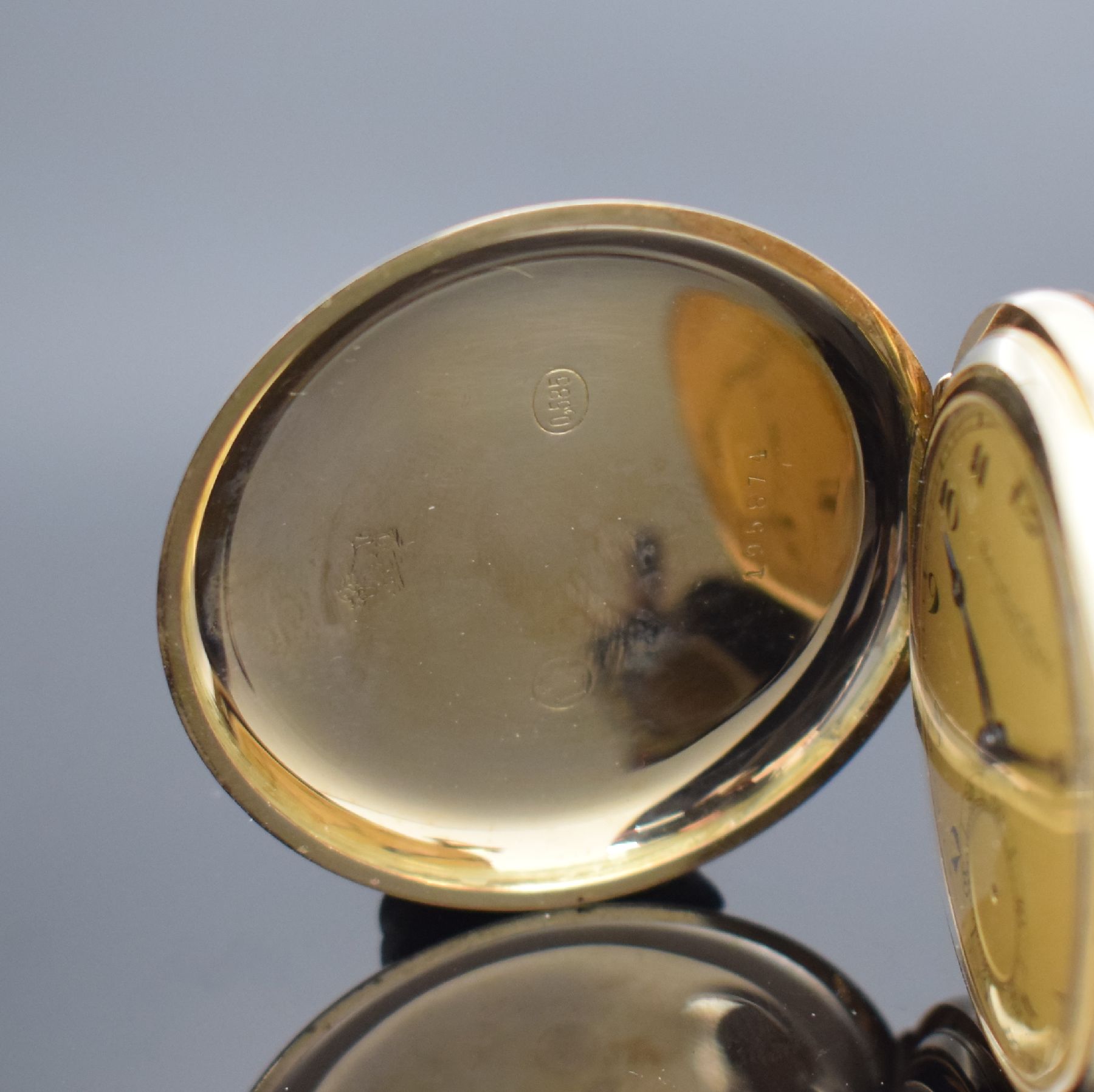 Detail a: IWC Herrensavonette-Werk Kaliber 53, Schweiz um 1923, neutrales, glattes 2 Deckel-Goldgeh. dell., Metallcuvette, sign. Metallzifferbl. m. arab. ...