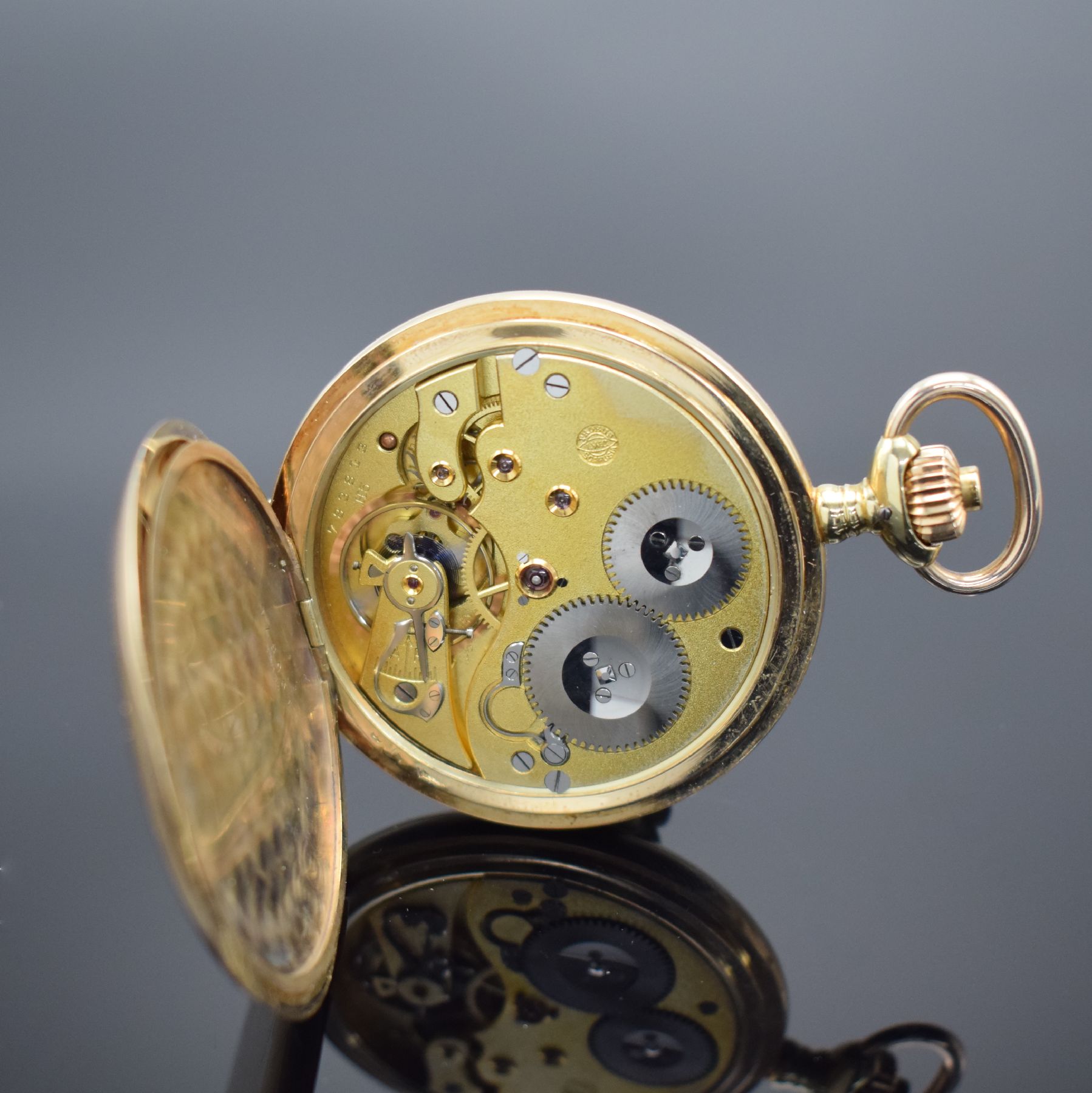 Detail g: IWC Herrensavonette-Werk Kaliber 53, Schweiz um 1923, neutrales, glattes 2 Deckel-Goldgeh. dell., Metallcuvette, sign. Metallzifferbl. m. arab. ...