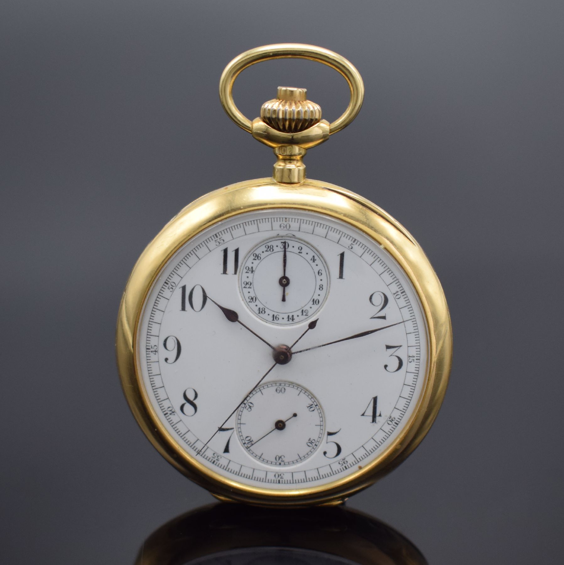 Offene Taschenuhr mit Schaltradchronograph in GG 750/000, Schweiz um 1915, glattes Geh. dell., GG 750/000 Cuvette, Emailzifferbl. m. arab. Zahlen, ...