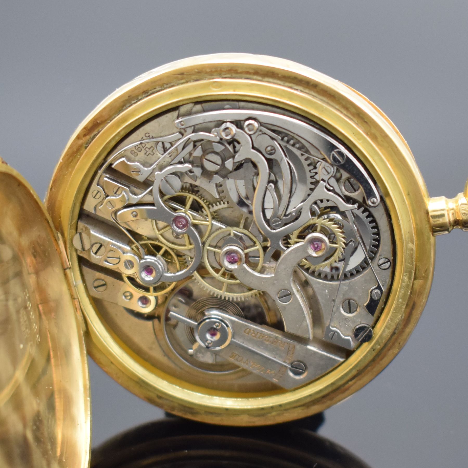Detail e: Offene Taschenuhr mit Schaltradchronograph in GG 750/000, Schweiz um 1915, glattes Geh. dell., GG 750/000 Cuvette, Emailzifferbl. m. arab. Zahlen, ...