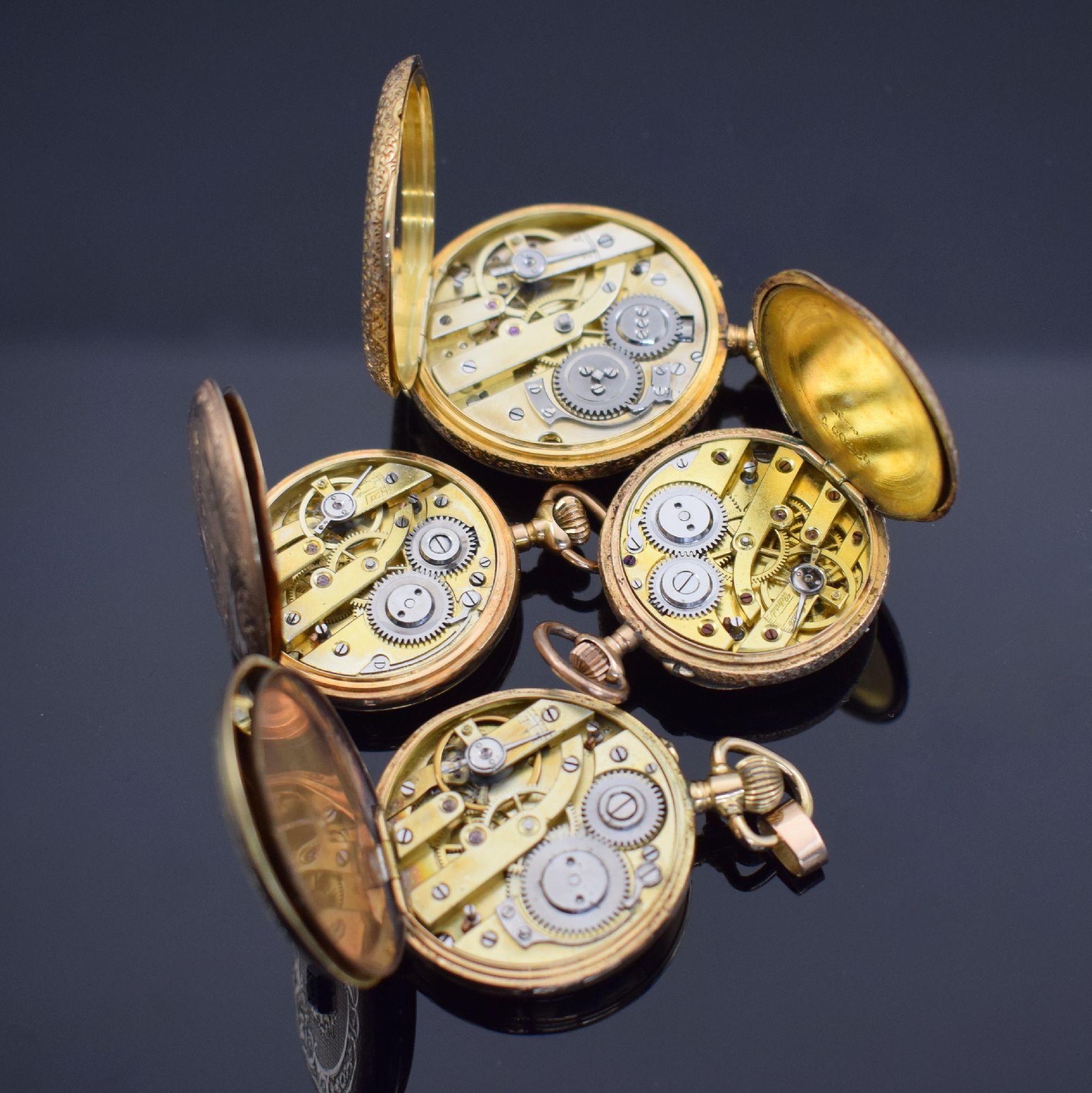 Detail e: 3 offene Damentaschenuhren & 1 Savonette in GG/RoséG 585/000 & 750/000, Schweiz um 1890 -1910, 1x 3 Deckel-Goldgeh. dell., 2x Goldgeh. dell., ...