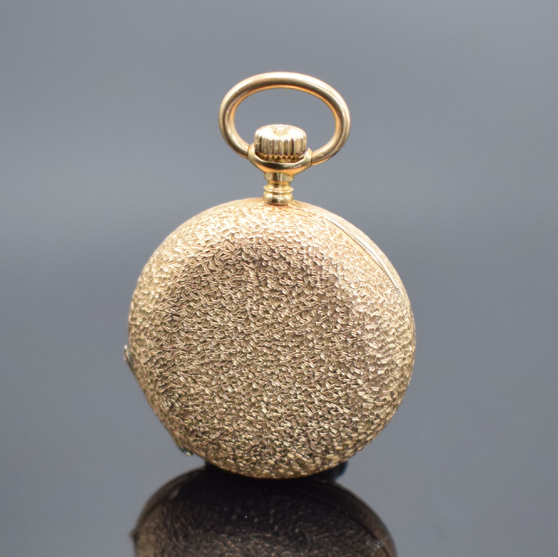 Detail d: BOREL FILS & CIE Savonette & 1 offene Damentaschenuhr in RoséG 585/000, Schweiz um 1890-1900, 1.) guill. 3 Deckel Goldgeh., Sprungdeckel floral ...