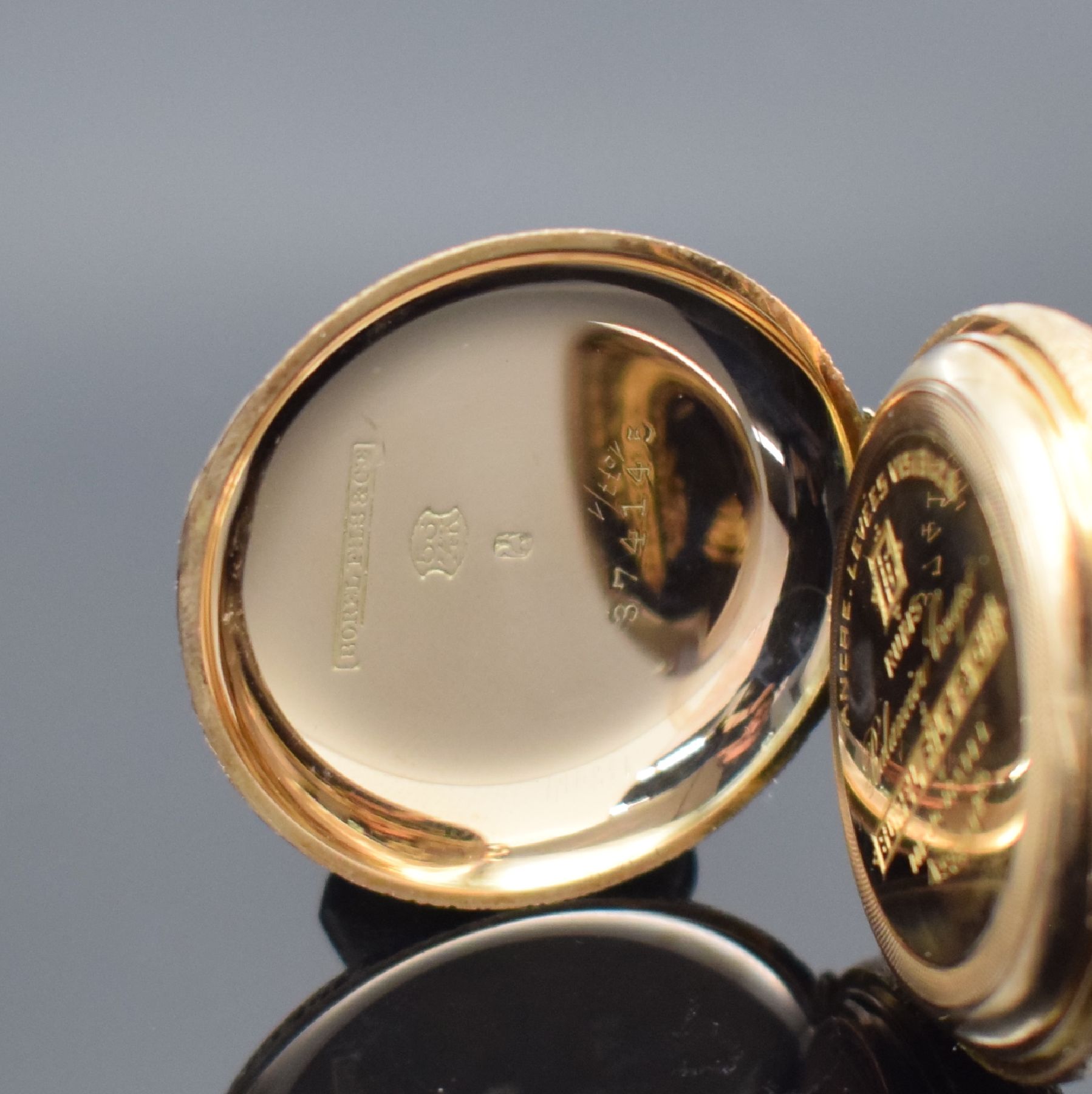 Detail e: BOREL FILS & CIE Savonette & 1 offene Damentaschenuhr in RoséG 585/000, Schweiz um 1890-1900, 1.) guill. 3 Deckel Goldgeh., Sprungdeckel floral ...