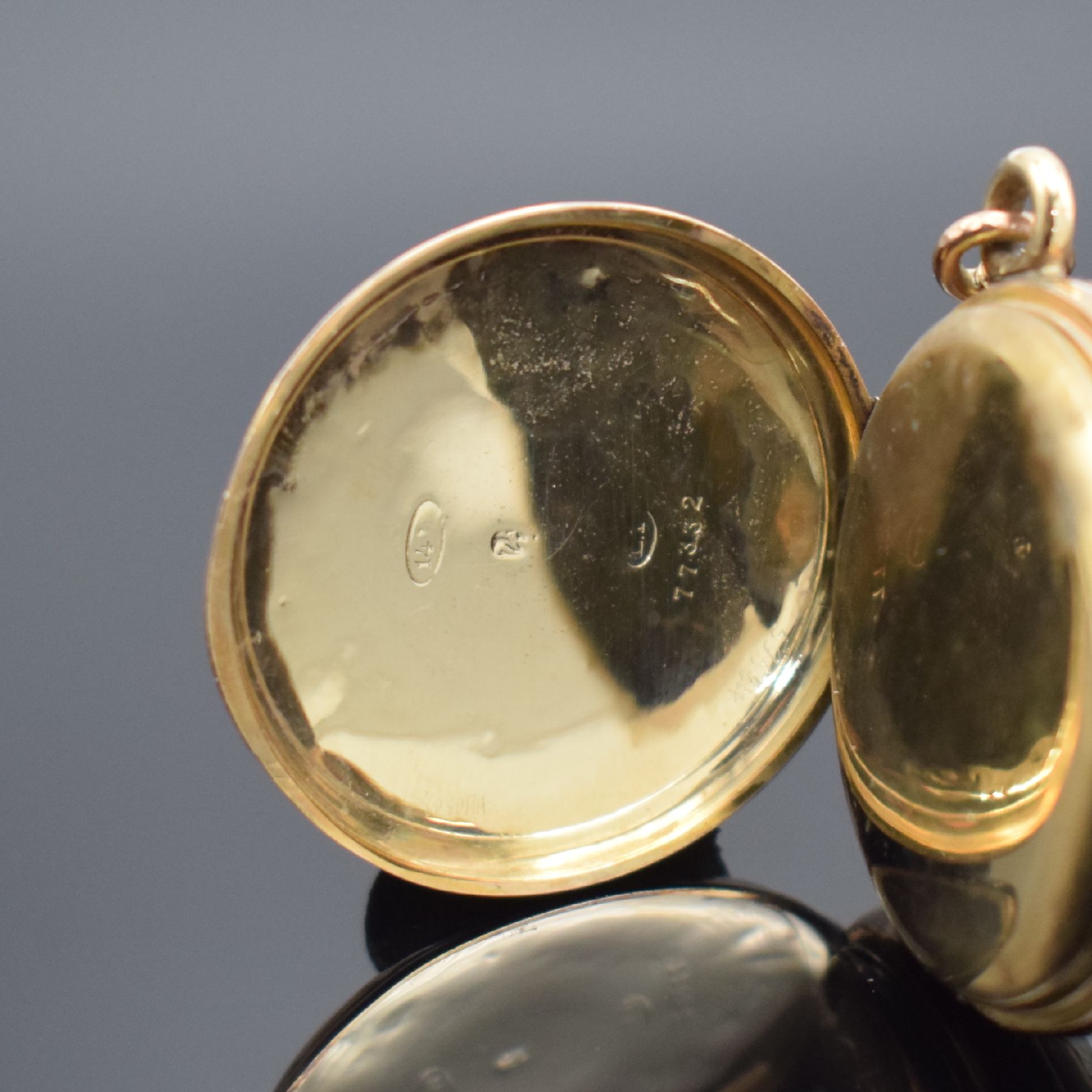 Detail k: BOREL FILS & CIE Savonette & 1 offene Damentaschenuhr in RoséG 585/000, Schweiz um 1890-1900, 1.) guill. 3 Deckel Goldgeh., Sprungdeckel floral ...