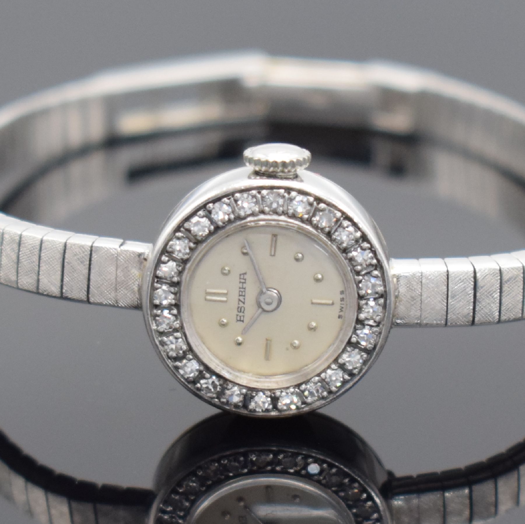 Detail a: ESZEHA Damenarmbanduhr in WG 750/000 & 585/000, Deutschland/Schweiz um 1940, Handaufzug, 2-teil. Geh. in WG 585/000, Boden aufgedr., Lünette m. ...