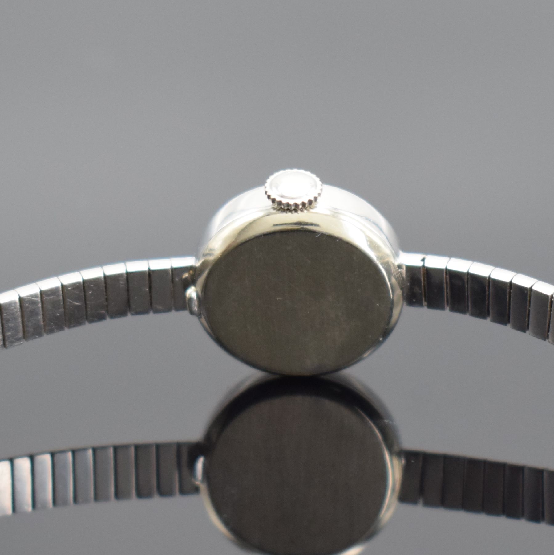 Detail d: ESZEHA Damenarmbanduhr in WG 750/000 & 585/000, Deutschland/Schweiz um 1940, Handaufzug, 2-teil. Geh. in WG 585/000, Boden aufgedr., Lünette m. ...