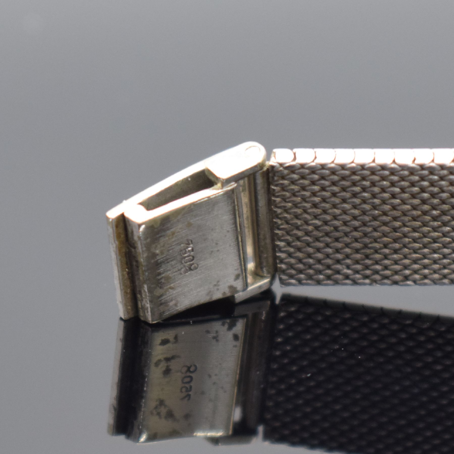 Detail c: JUVENIA Damenarmbanduhr in WG 750/000, Schweiz um 1970, Handaufzug, 2-teil. Gehäuse, Boden 2-fach verschr., Milanaiseband, weißes Zifferbl. m. ...