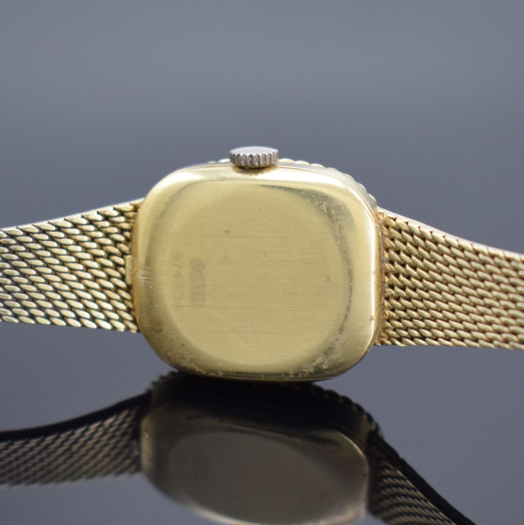Detail c: DUGENA Flair Damenarmbanduhr in GG 585/000, Deutschland/Schweiz um 1970, Handaufzug, 2- teil. Geh., Boden aufgedr., Milanaiseband in GG 585/000, ...