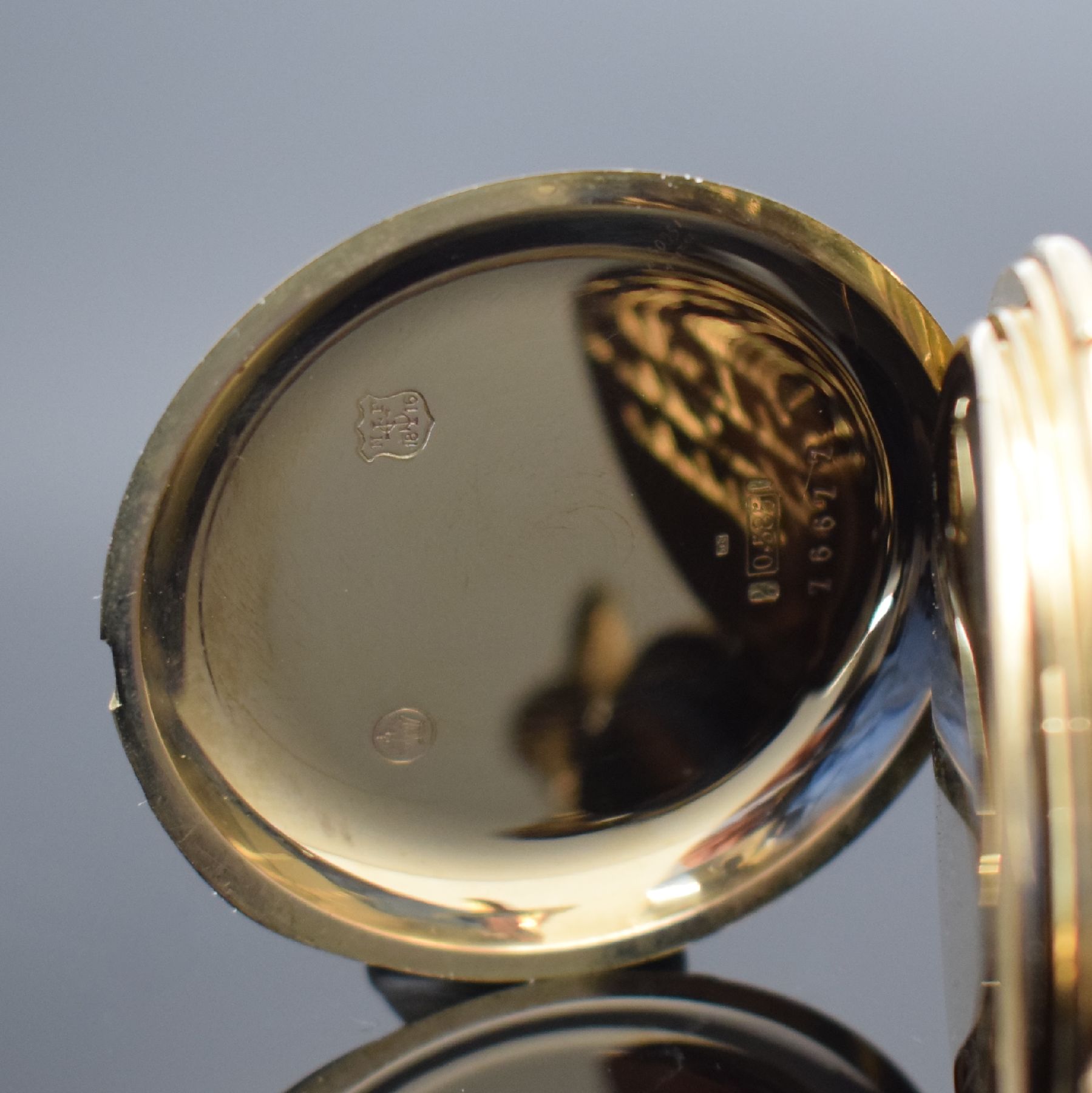 Detail d: A. EPPNER & Co Breslau Herrensavonette mit Minutenrepetition in GG 585/000, Schweiz um 1910, glattes 3-Deckel Goldgeh., Monogramm auf d. Sprungdeckel ...
