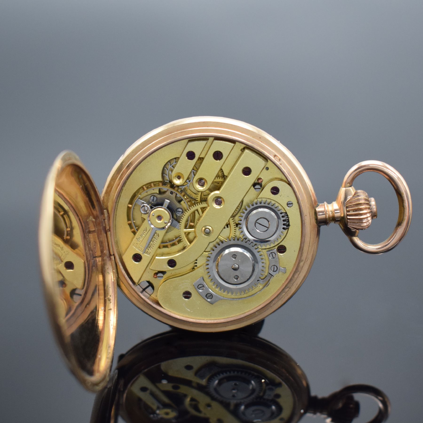 Detail h: Herrensavonette in RG 585/000, Schweiz um 1900, guill. 2-Deckel Goldgeh. dell., Emailzifferbl., gold. Zeiger, verg. Ankerwerk, 15 St., Komp.-Unruh m. ...