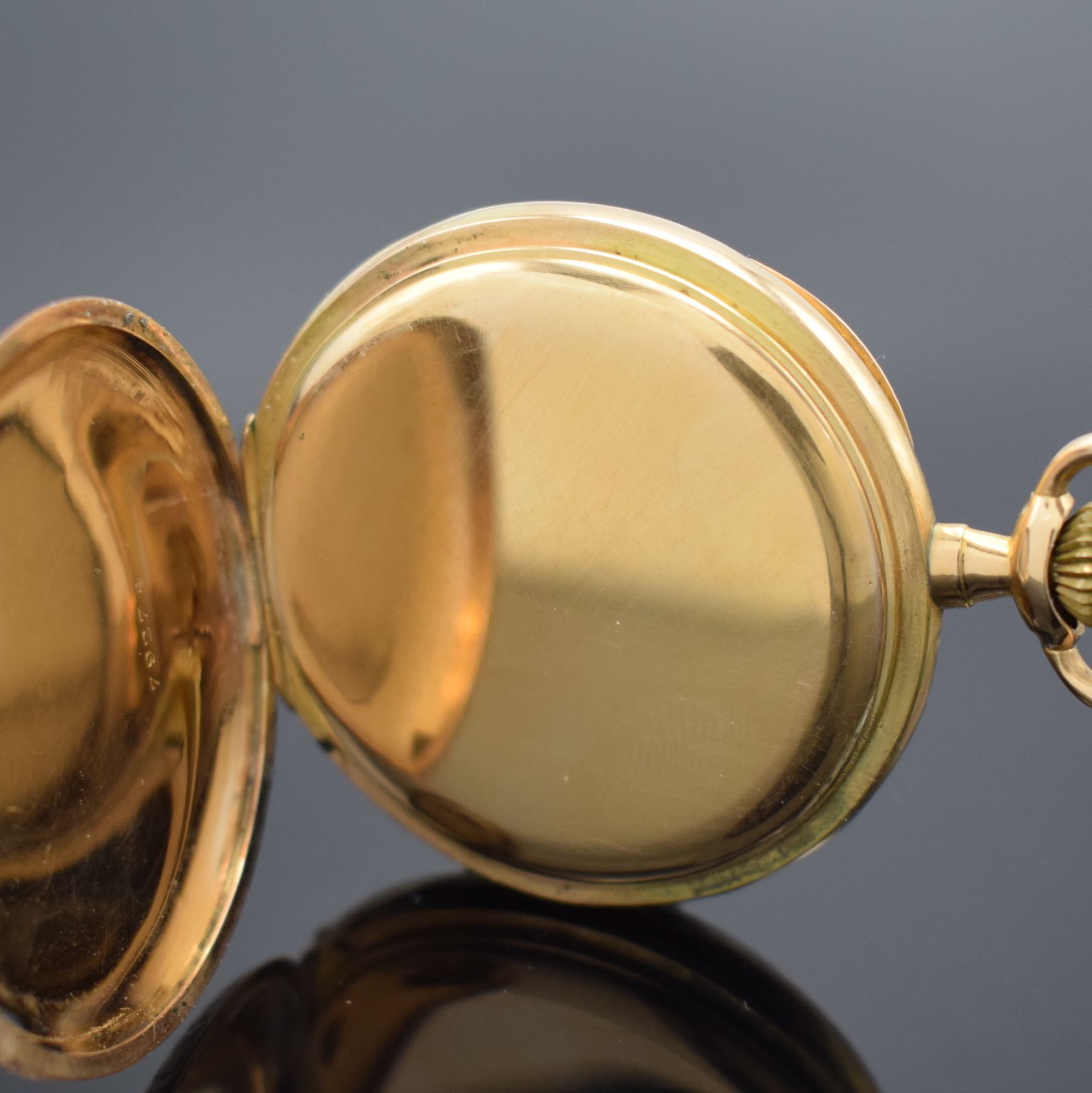Detail c: LIP CHRONOMÈTRE offene Herrentaschenuhr in RG 750/000, Frankreich um 1910, floral grav. 2 -Deckel-Goldgeh., Emailzifferbl. bez. "Chronomètre ...