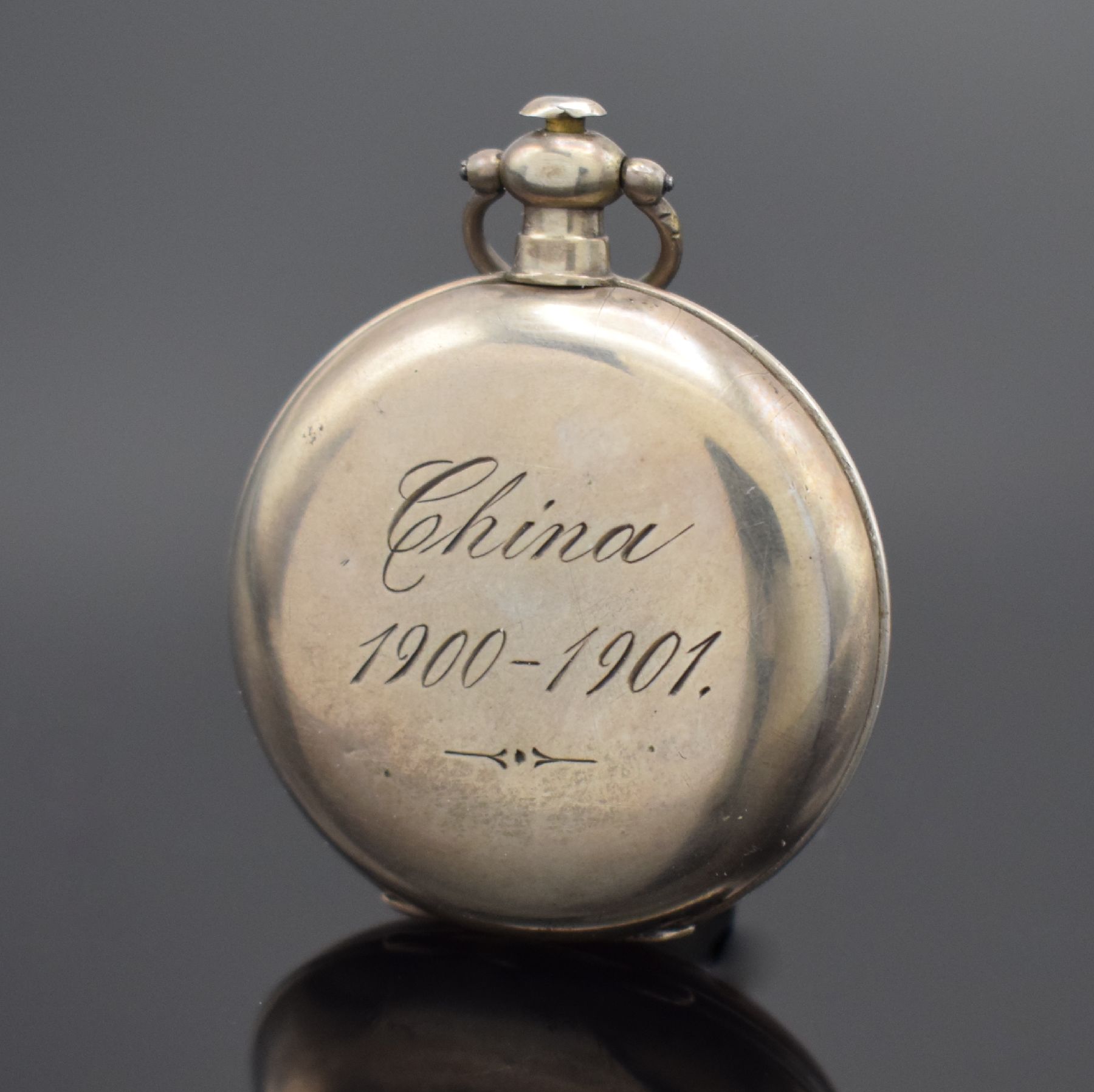 Detail a: Silberne Taschenuhr mit Zentralsekunde für den chinesischen Markt, um 1870, Schlüssel- aufzug, glattes Geh., rücks. Sprungdeckel bez. "China ...