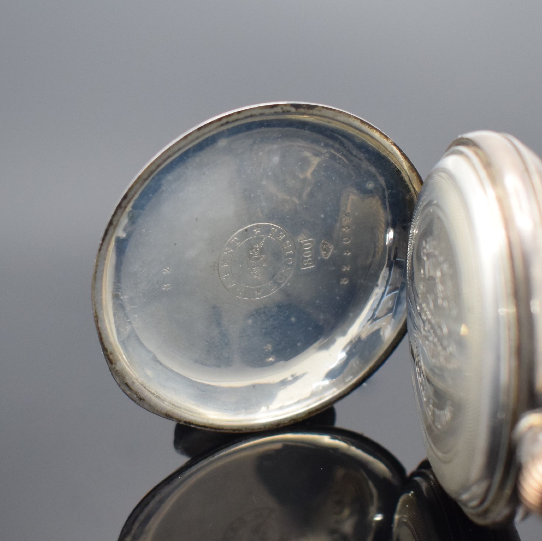 Detail d: LONGINES frühe Herrensavonette in Silber, Schweiz um 1880 (Gründung 1867), grav. & guill. Geh. berieben/dell., Emailzifferbl. riss., kl. Sek. b. 6, ...