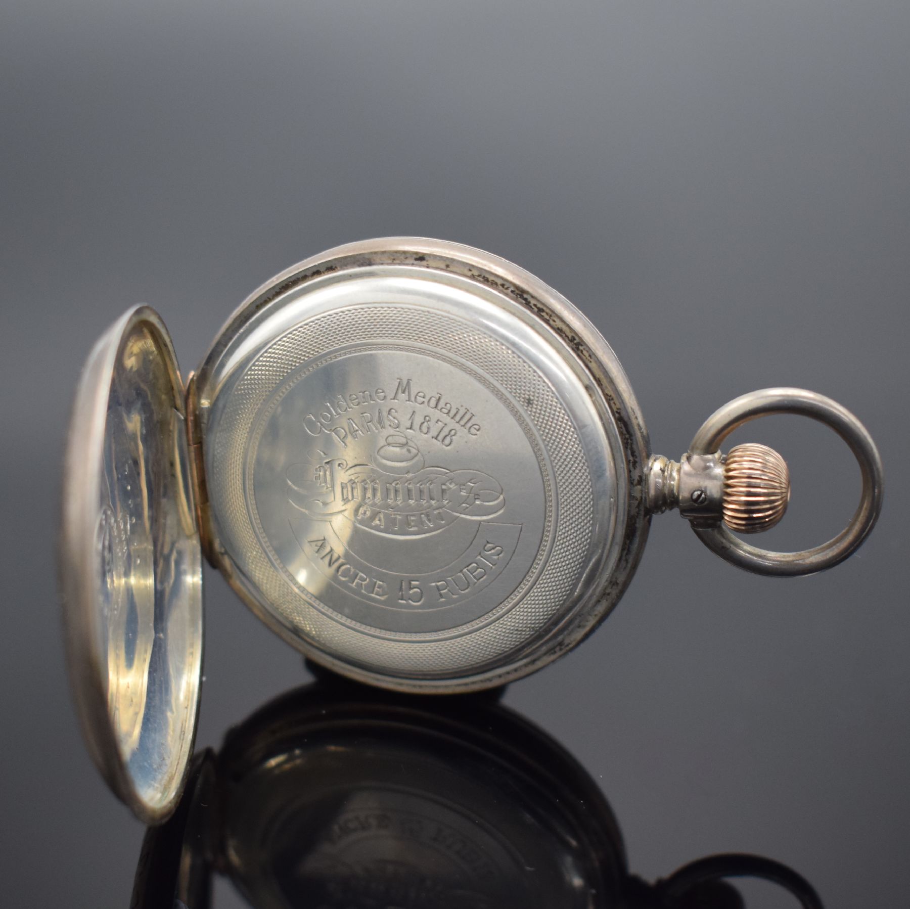 Detail e: LONGINES frühe Herrensavonette in Silber, Schweiz um 1880 (Gründung 1867), grav. & guill. Geh. berieben/dell., Emailzifferbl. riss., kl. Sek. b. 6, ...