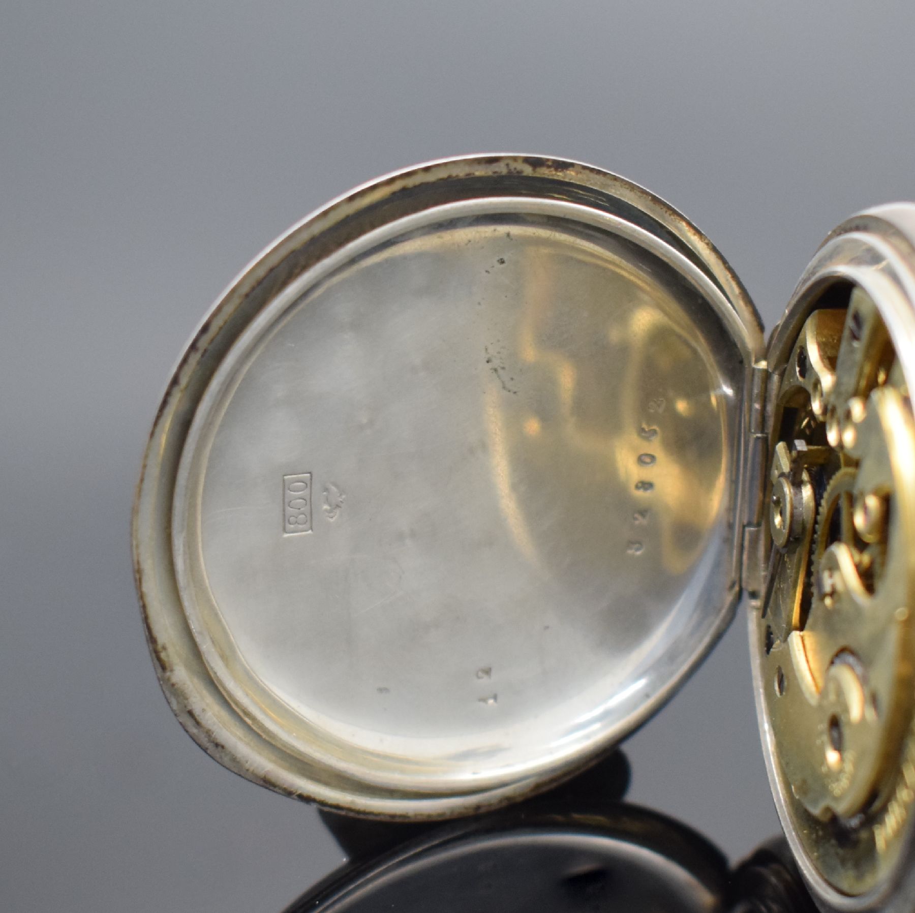 Detail f: LONGINES frühe Herrensavonette in Silber, Schweiz um 1880 (Gründung 1867), grav. & guill. Geh. berieben/dell., Emailzifferbl. riss., kl. Sek. b. 6, ...