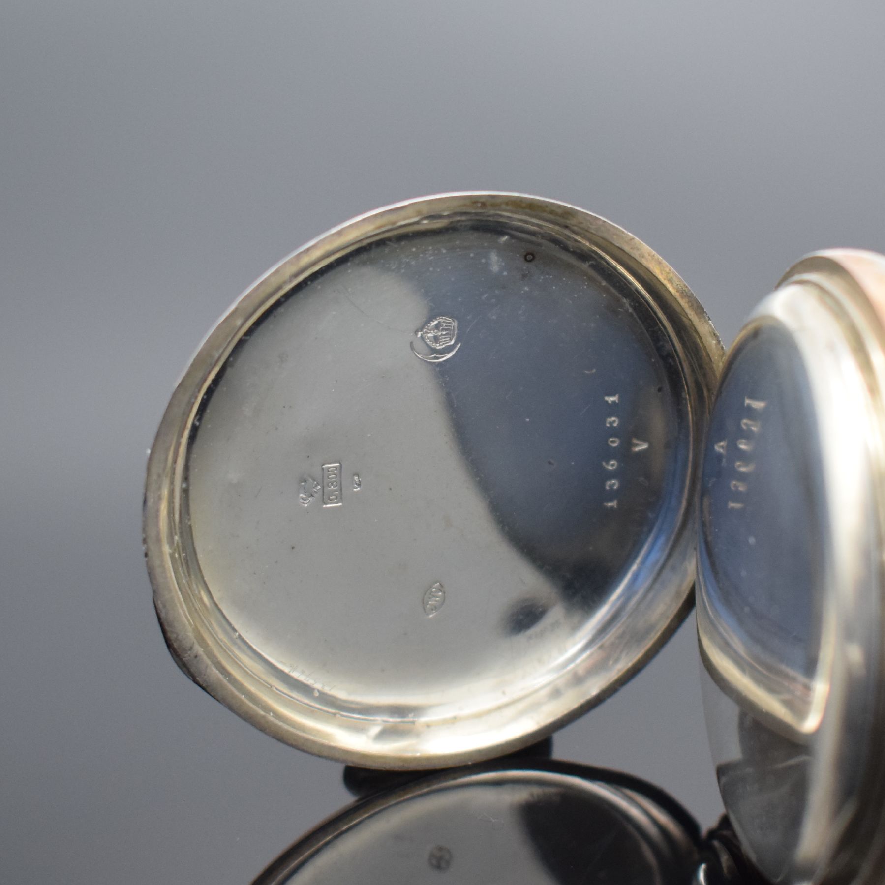 Detail g: IWC / ETERNA 2 offene Herrentaschenuhren in Silber, Schweiz um 1895/1920, guill. Geh. m. verg. Rändern dell./berieben, Emailzifferblätter riss., ...