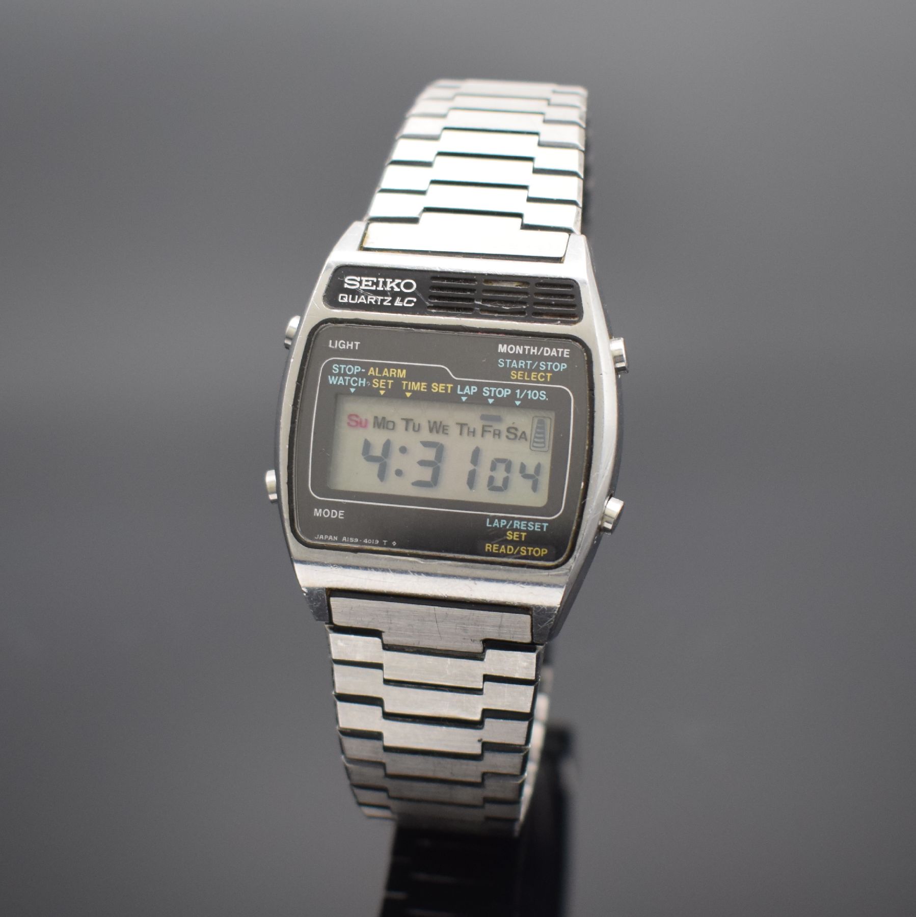 SEIKO A159 Alarm Chronograph frühe Armbanduhr mit LCD-Anzeige in Stahl/Stahlband, Japan lt. Rechnungskopie verk. 11/1977, tonneau- förmiges Geh., ...