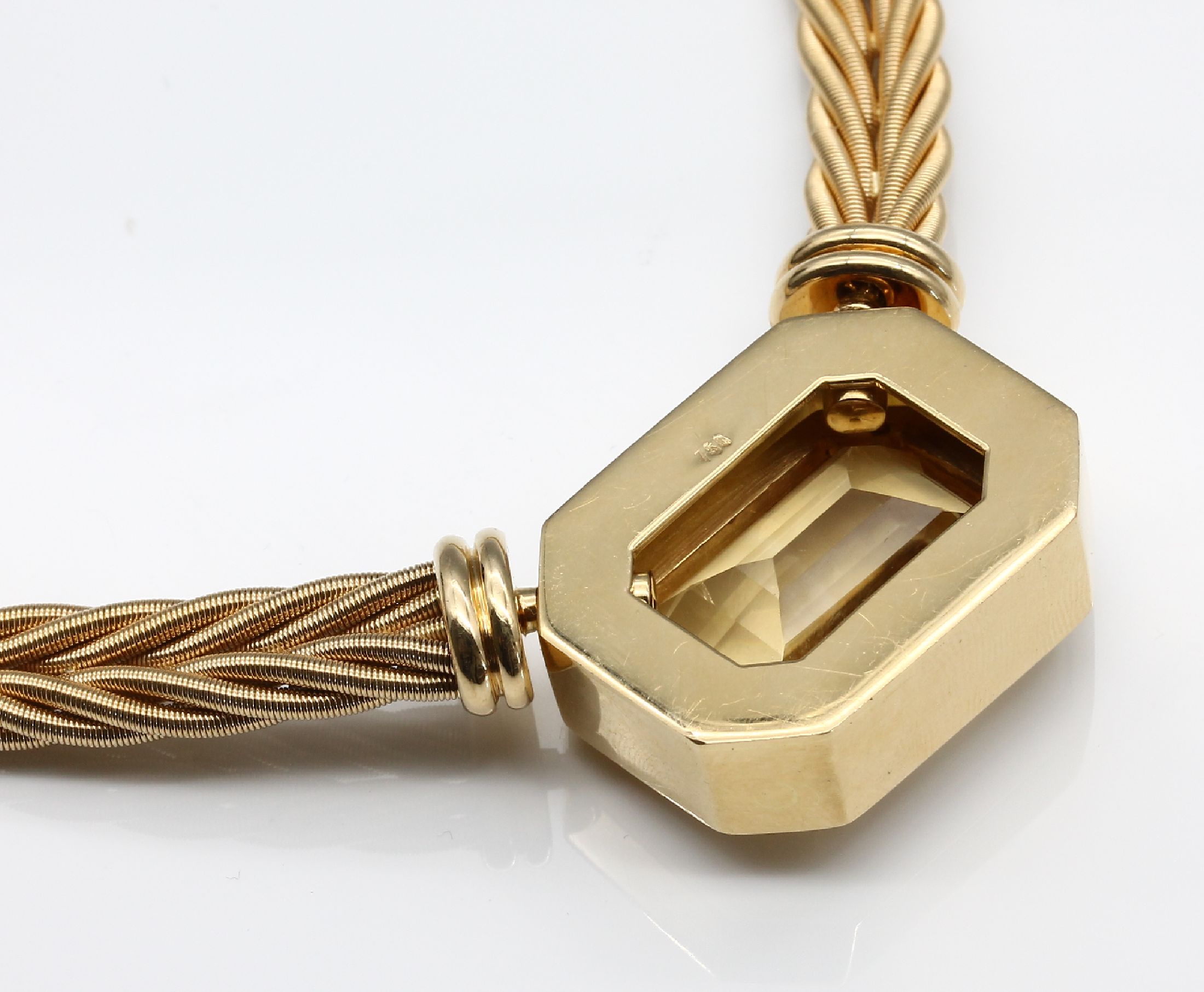 Detail b: 18 kt Gold WELLENDORFF Citrin-Collier, GG 750/000, sehr feines Doppel-Seidenkordel -Collier, Mittelteil mit Citrin ca. 32.0 ct, mit ...