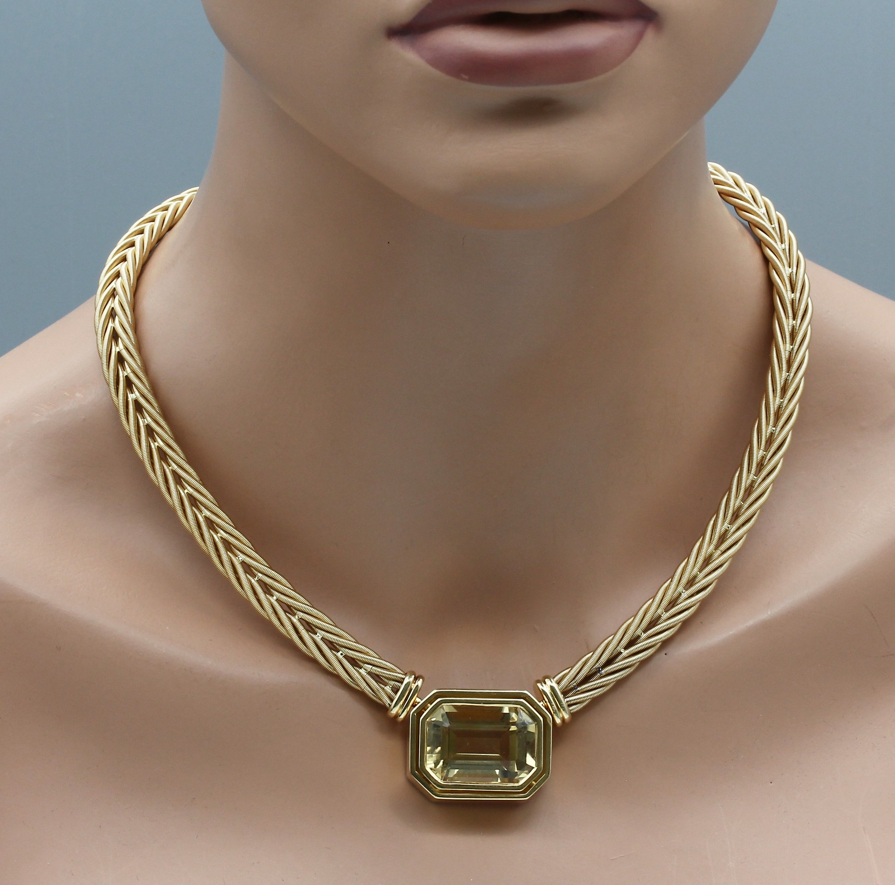 Detail c: 18 kt Gold WELLENDORFF Citrin-Collier, GG 750/000, sehr feines Doppel-Seidenkordel -Collier, Mittelteil mit Citrin ca. 32.0 ct, mit ...