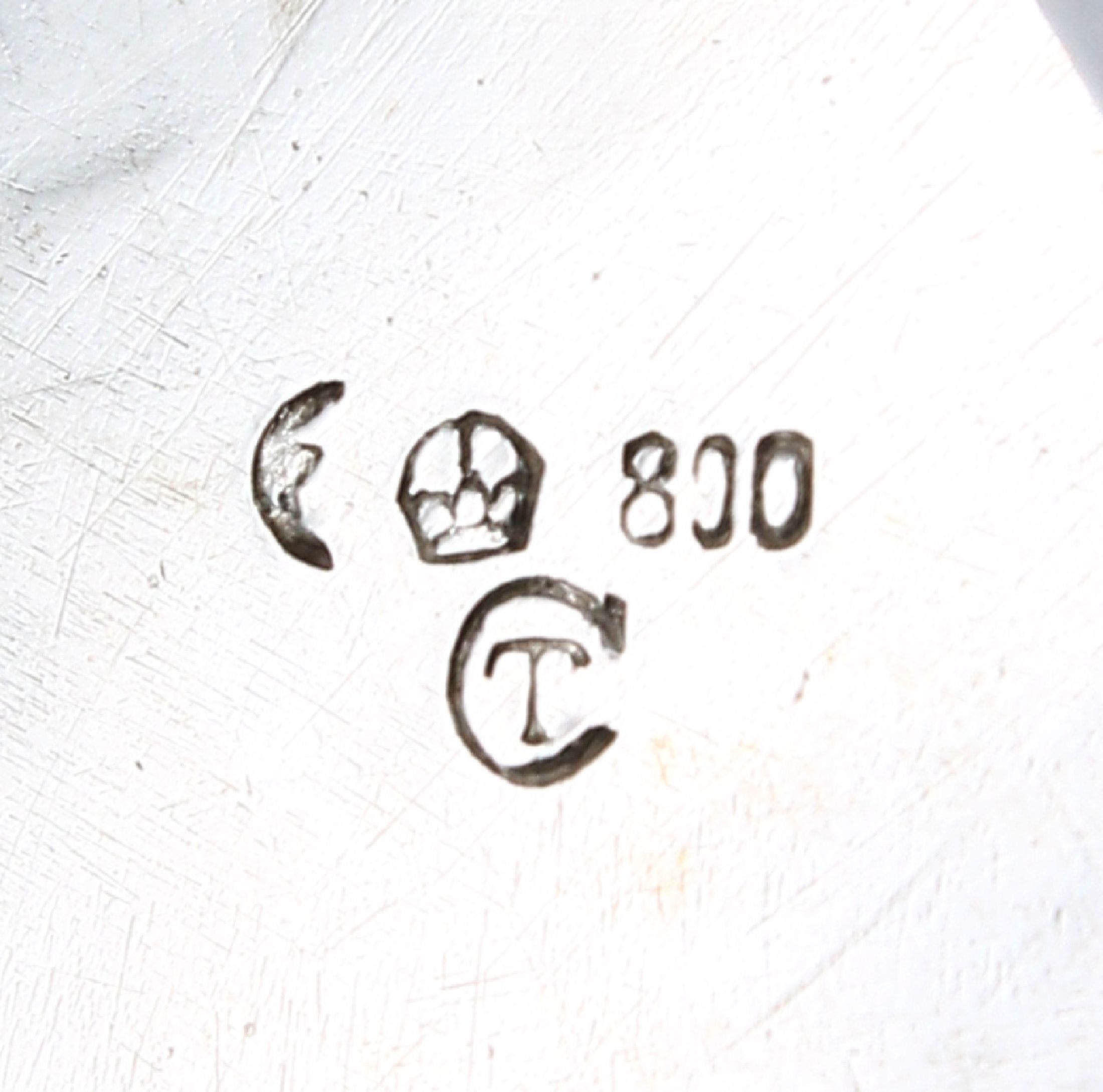 Detail d: 3-teiliges Kaffeeservice, 800er Silber, deutsch, best. aus: Kaffeekanne, Sahnegießer und Zuckerschale, schlichte bauchige Form, Handhaben mit ...