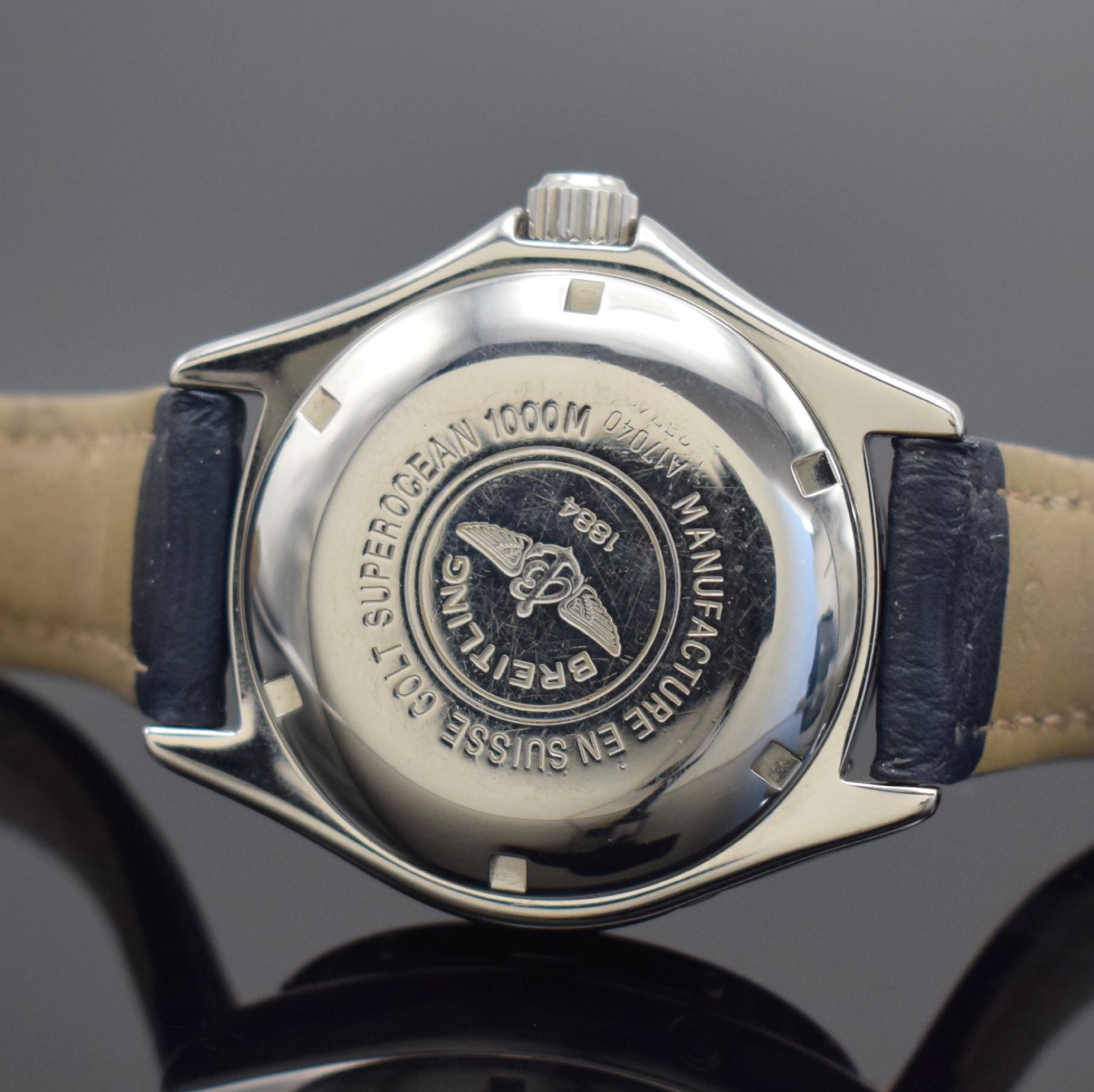 Detail e: BREITLING Superocean Herrenarmbanduhr in Edelstahl, Schweiz um 1995, Automatik, Ref. A17040, eins. drehbare Lunette m. 60er-Tlg., Glas verkr., ...
