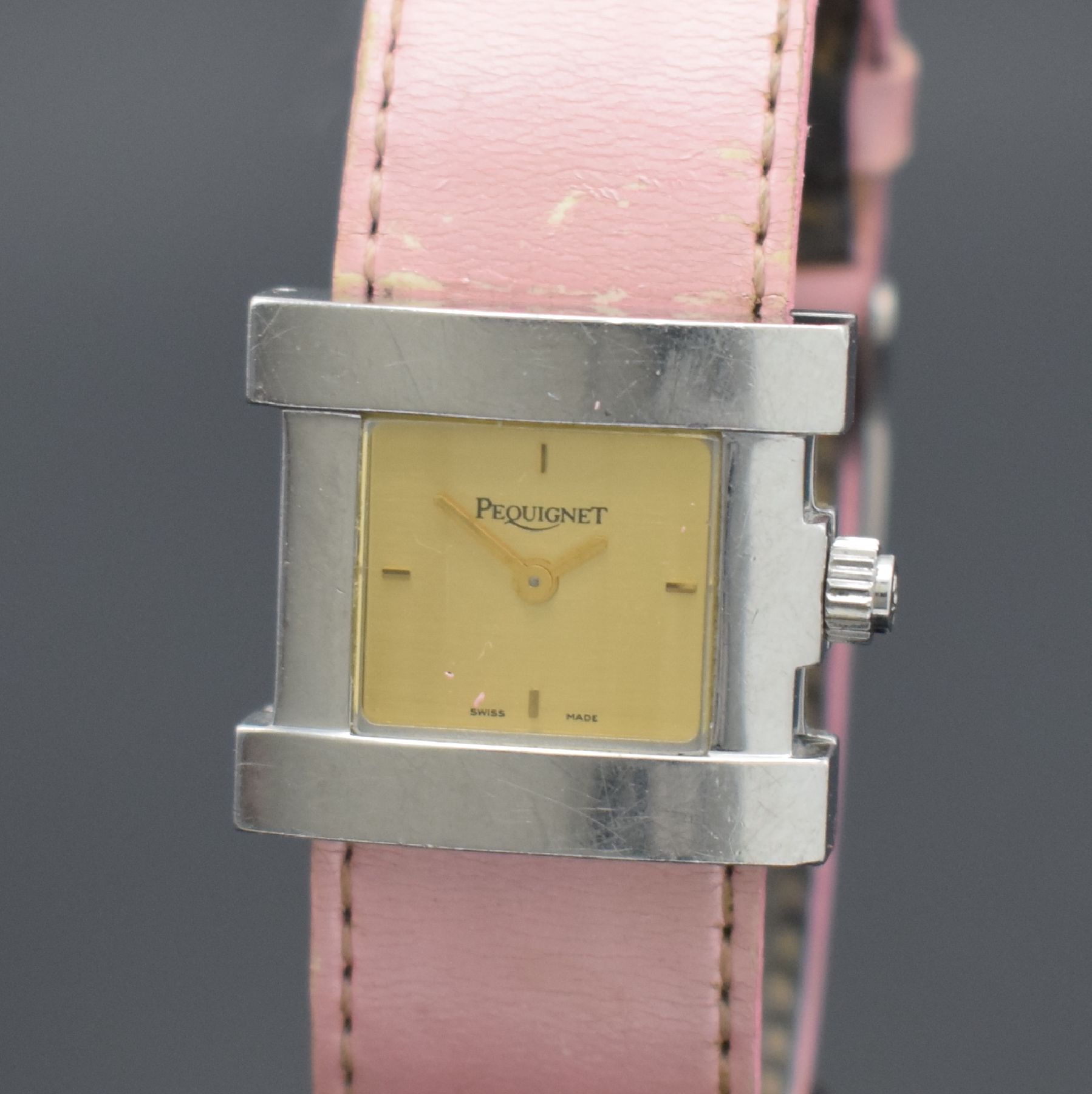 Detail a: PEQUIGNET Sorella Damenarmbanduhr, Schweiz um 2000, quarz, Edelstahlgeh., Boden 4-fach verschr., gold. Zifferbl. m. aufges. Std.- Ind., gold. Zeiger, ...