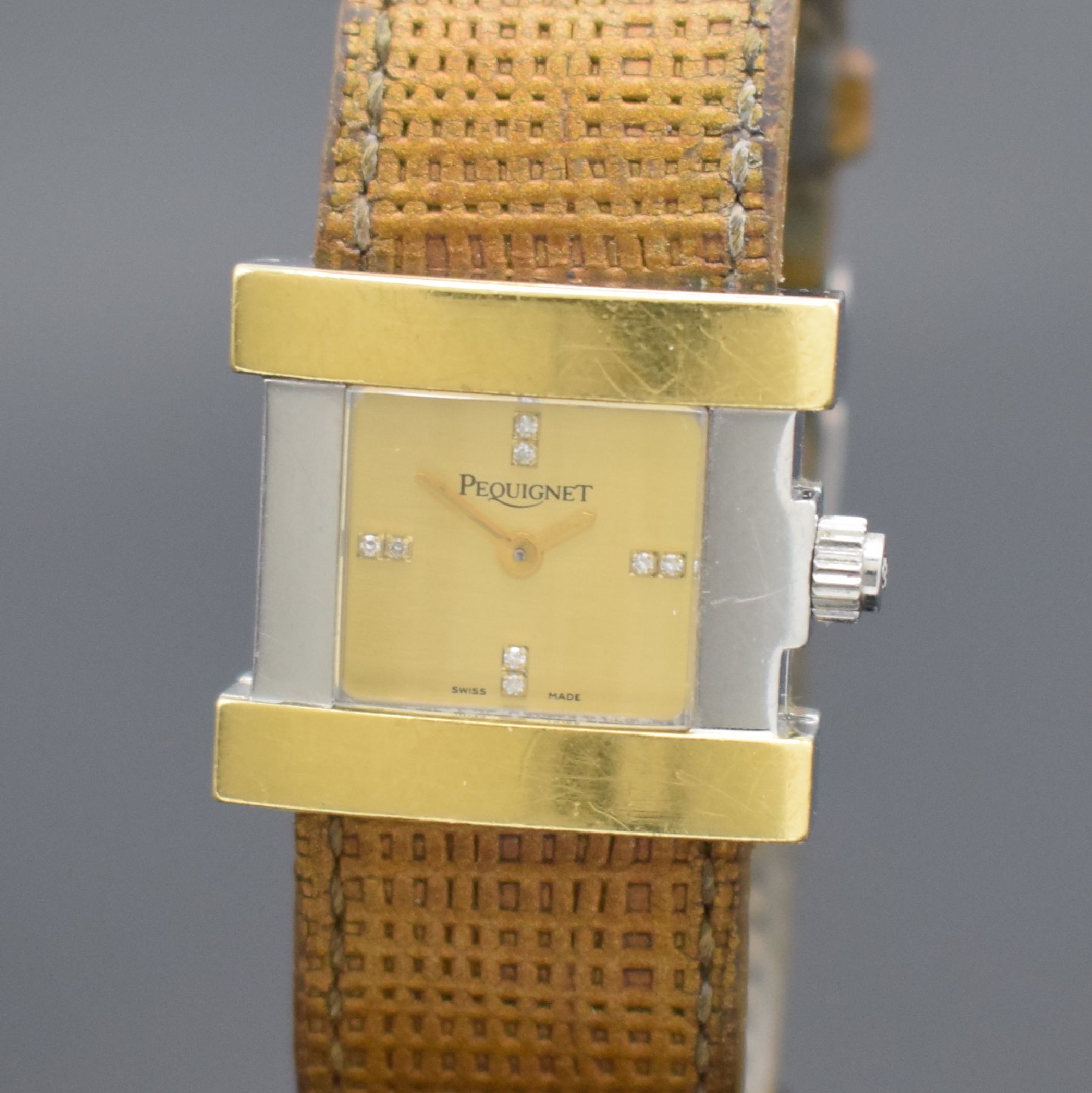 Detail a: PEQUIGNET Sorella Damenarmbanduhr, Schweiz um 2004, quarz, Edelstahl/Gold komb., Boden 4 -fach verschr., gold. Zifferbl. m. aufges. Diamant-Ind., ...