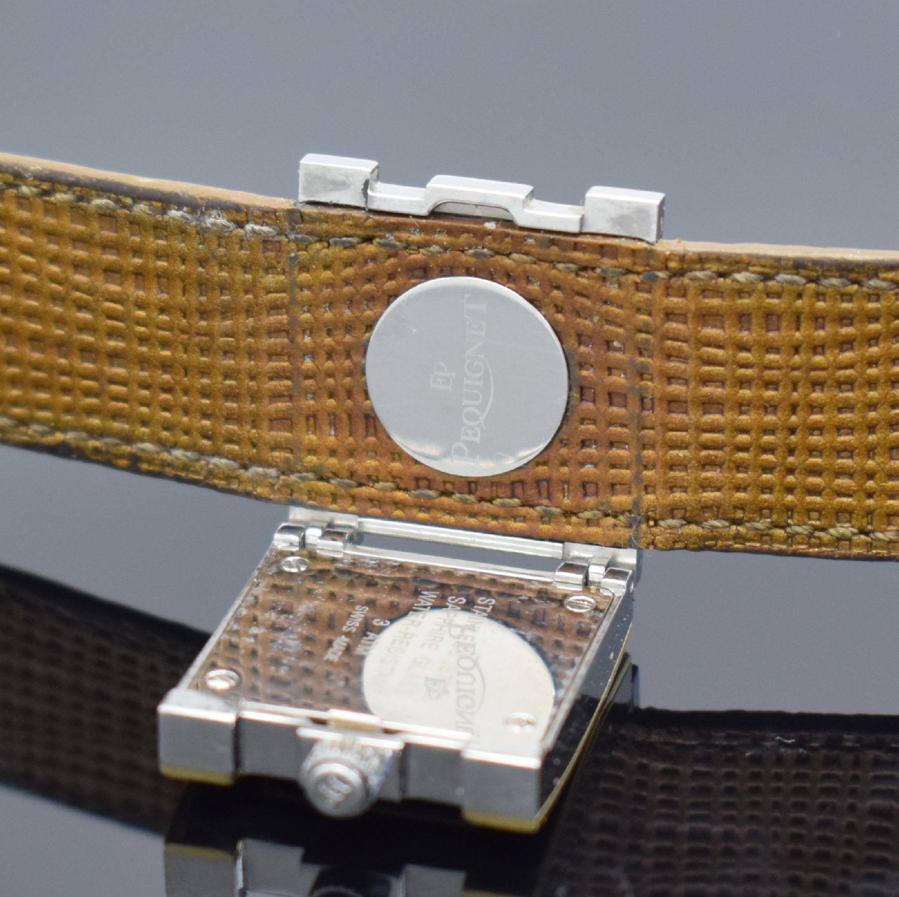 Detail f: PEQUIGNET Sorella Damenarmbanduhr, Schweiz um 2004, quarz, Edelstahl/Gold komb., Boden 4 -fach verschr., gold. Zifferbl. m. aufges. Diamant-Ind., ...