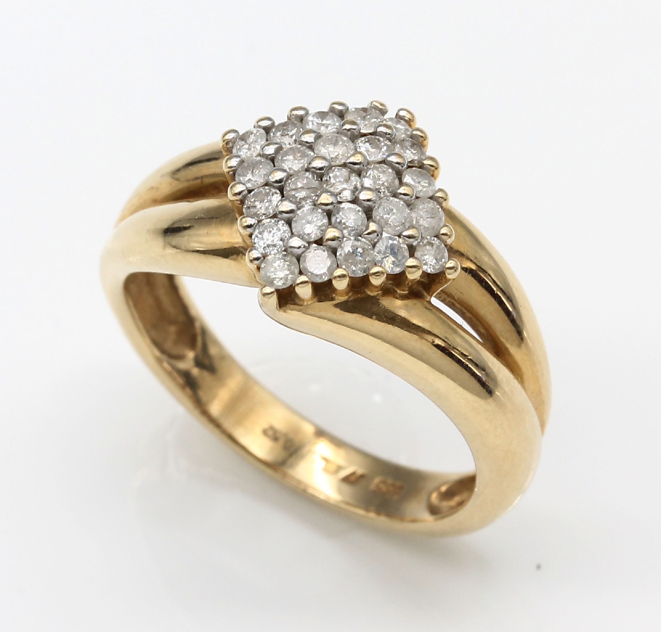 14 kt Gold Brillant-Ring, GG/WG 585/000, 25 Brillanten zus. ca. 0.52 ct (grav.) Weiß/p, RW 56, total ca. 5.4 g