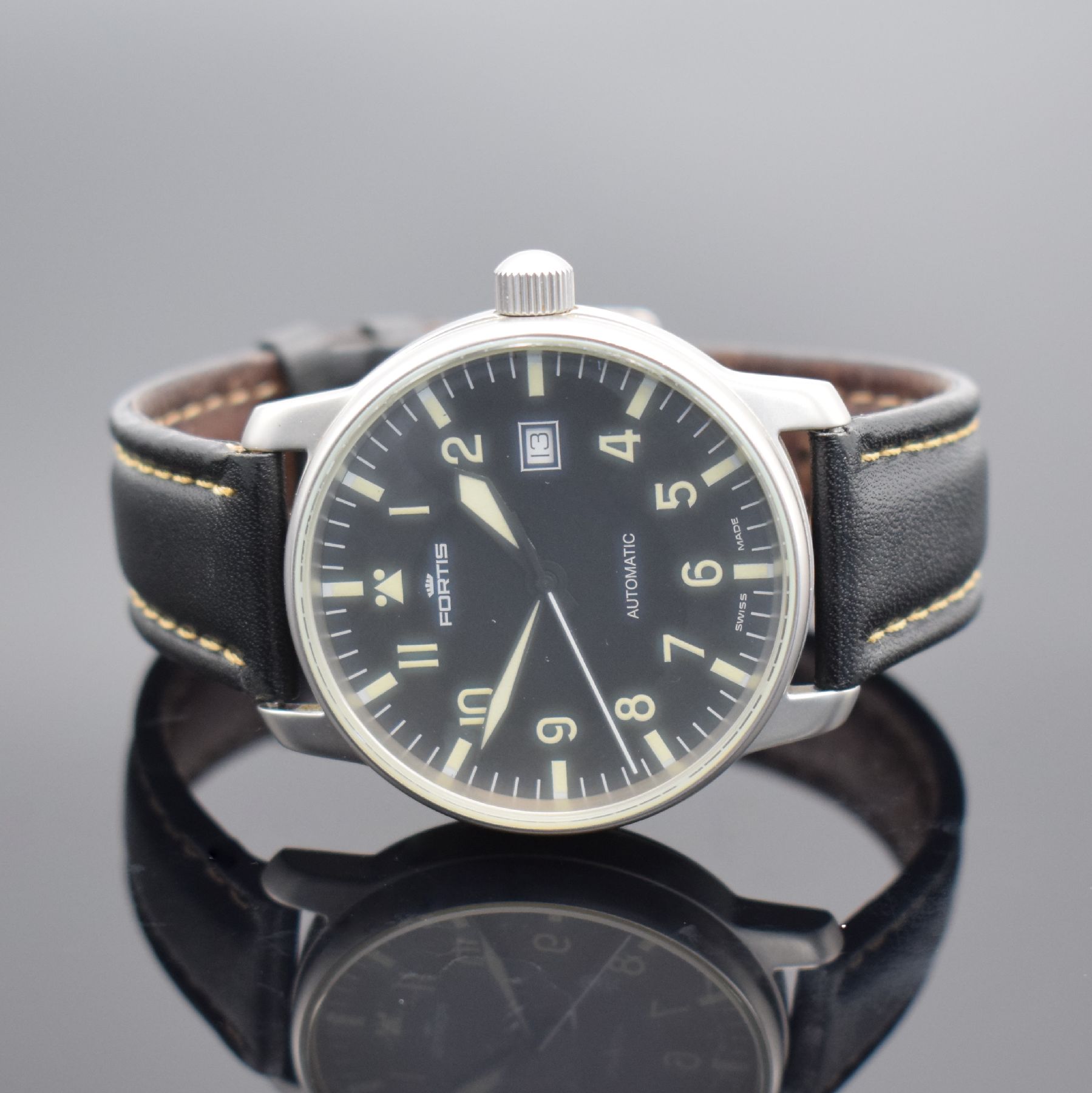 Detail b: FORTIS Flieger-Herrenarmbanduhr, Automatik, Ref. 595.10.46, matt. Edelstahlgeh. inkl. Lederband m. orig. Dornschl., Boden & Krone verschr., ...