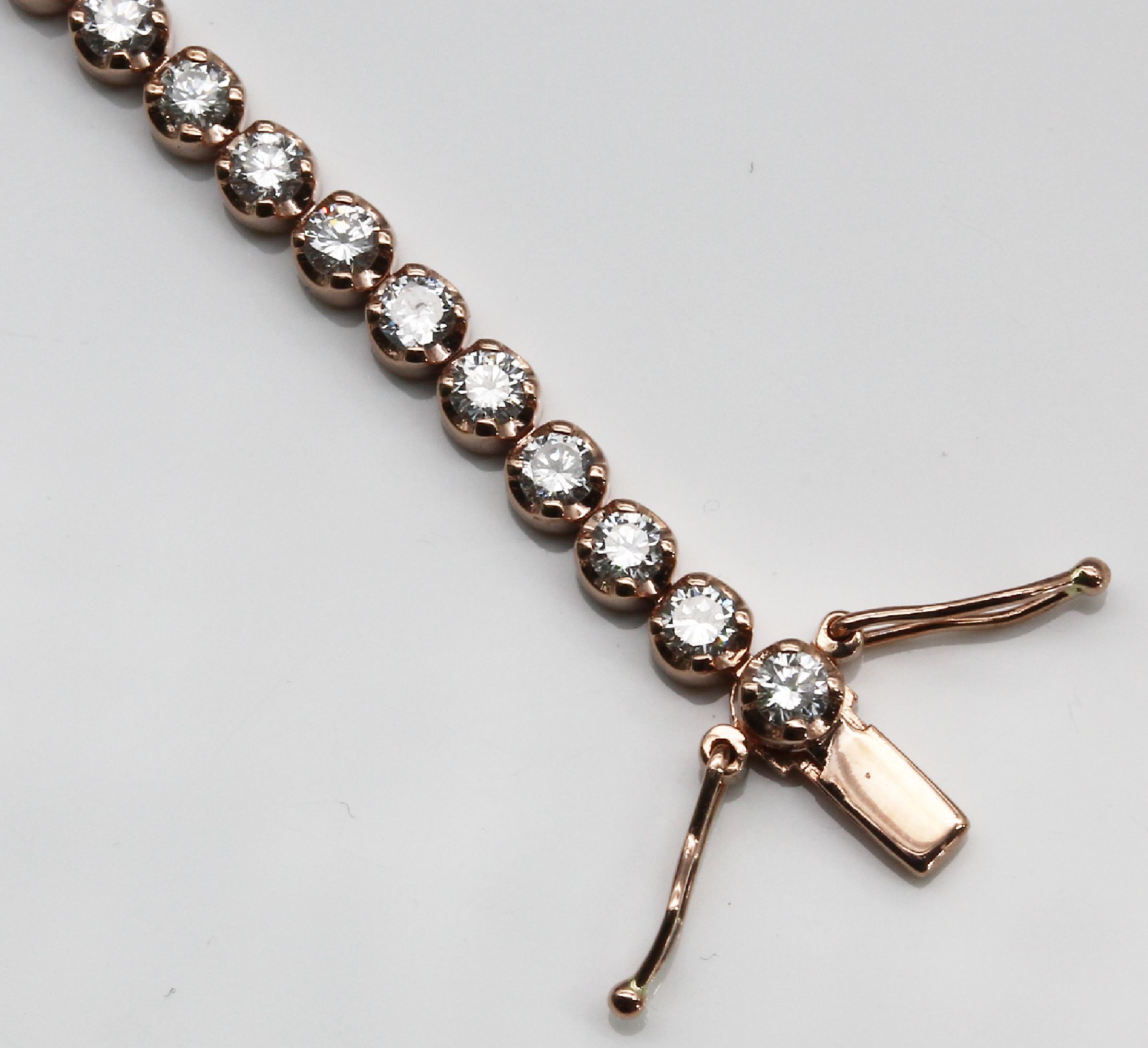 Detail a: 14 kt Gold Brillant-Linienarmband, RG 585/000, Brillanten zus. ca. 3.16 ct feines Weiß-Weiß/lp-si, L. ca. 18.8 cm, Kastenschloß mit ...