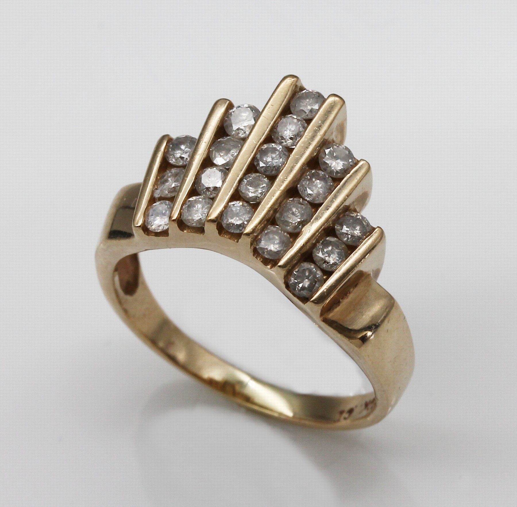 Detail a: 10 kt Gold Brillant-Ring, GG 417/000, 19 Brillanten zus. ca. 1.0 ct l.get.Weiß/p, RW 58, total ca. 5.7 g